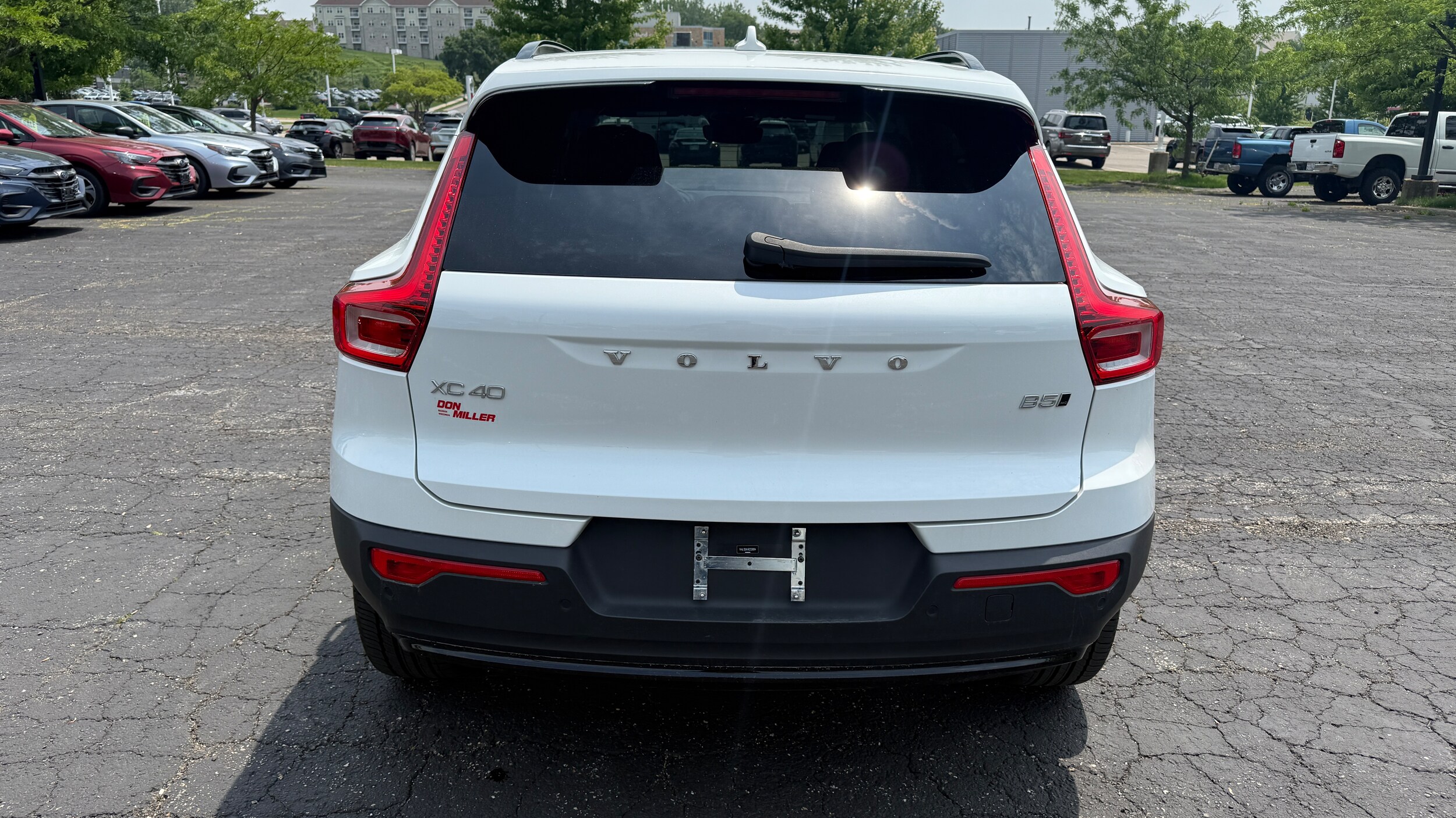 2024 Volvo XC40 Core photo 3