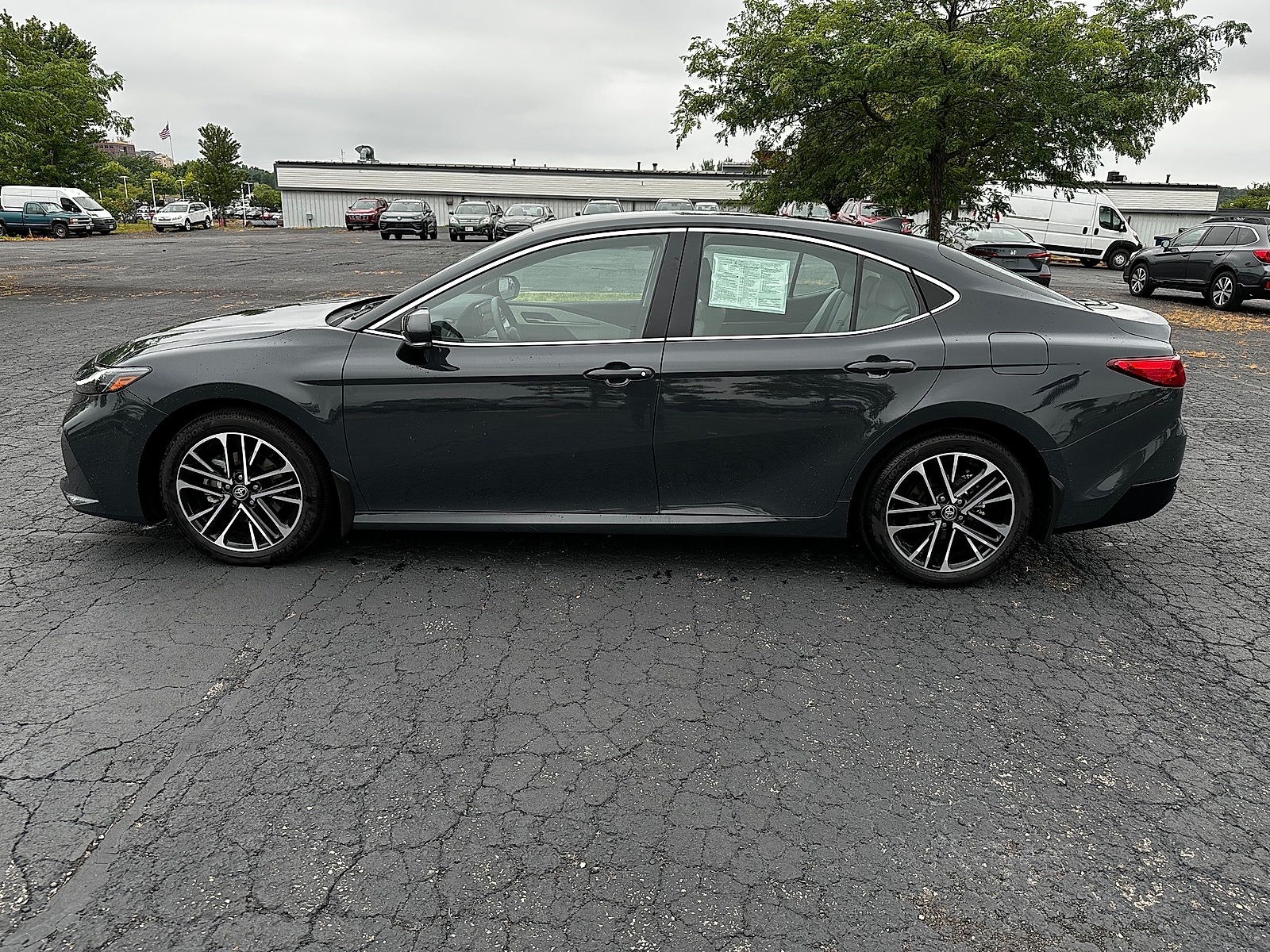 2026 Toyota Camry XLE - Photo 6