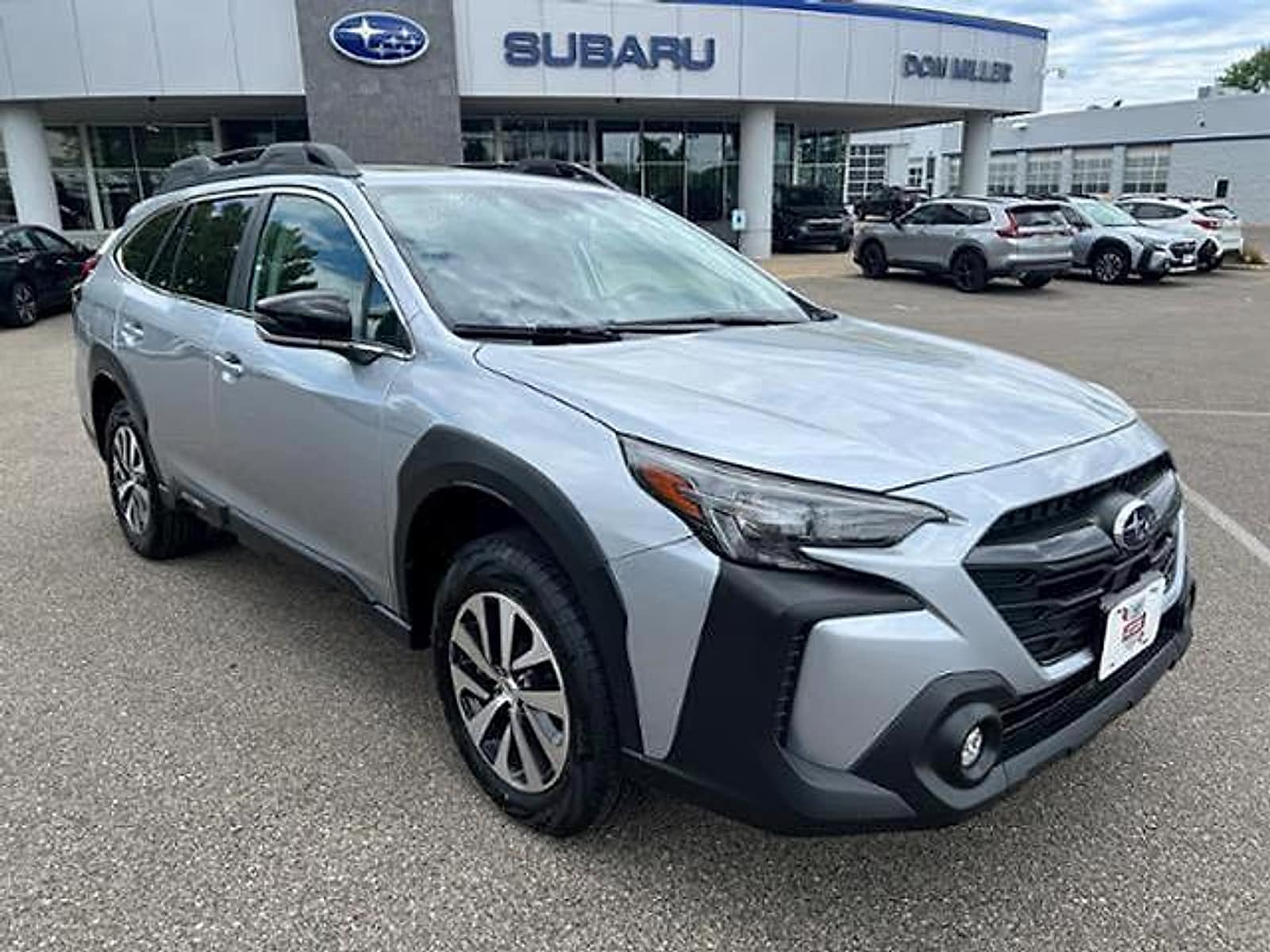 2025 Subaru Outback Premium's photo