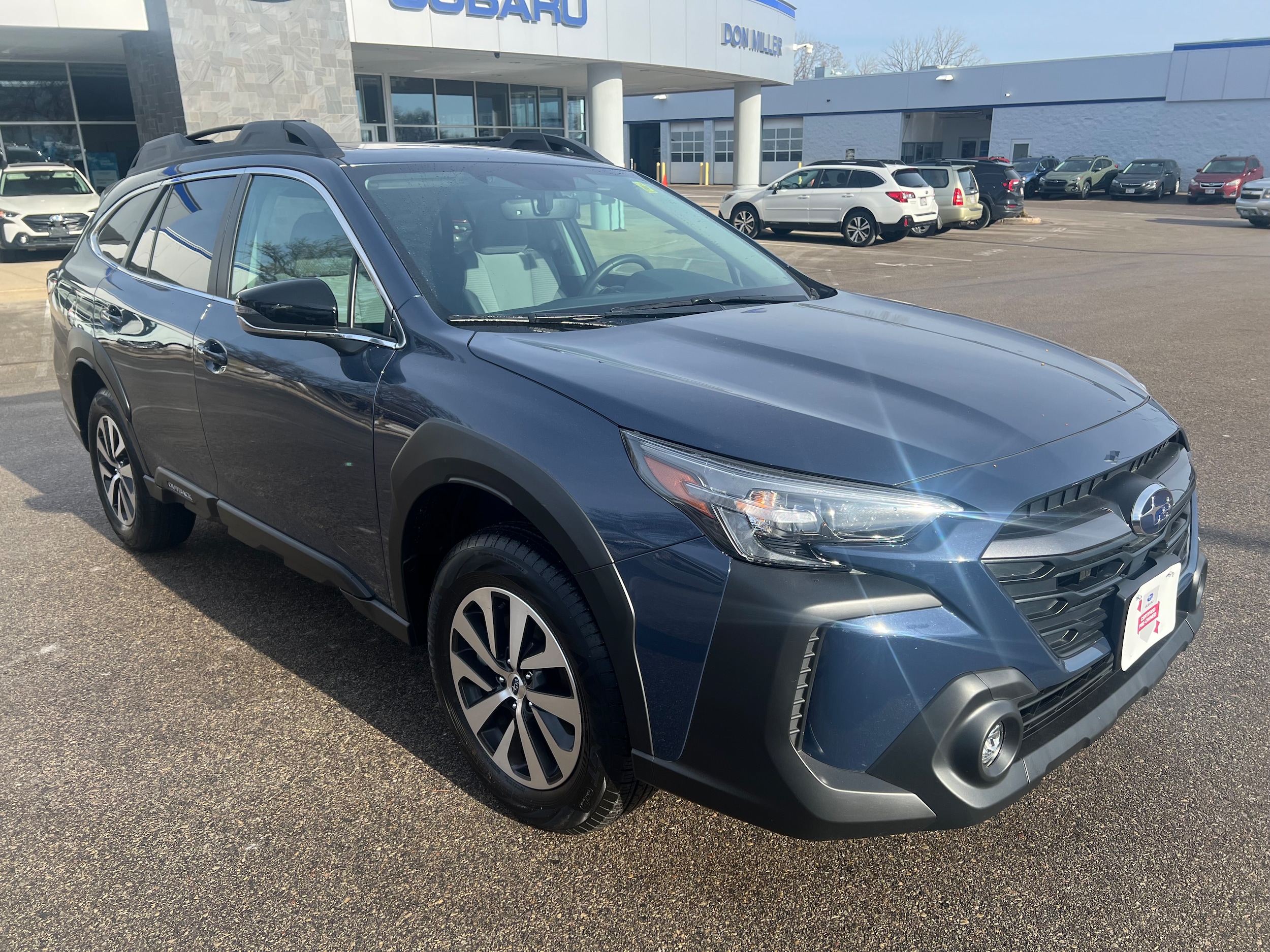2025 Subaru Outback Premium's photo