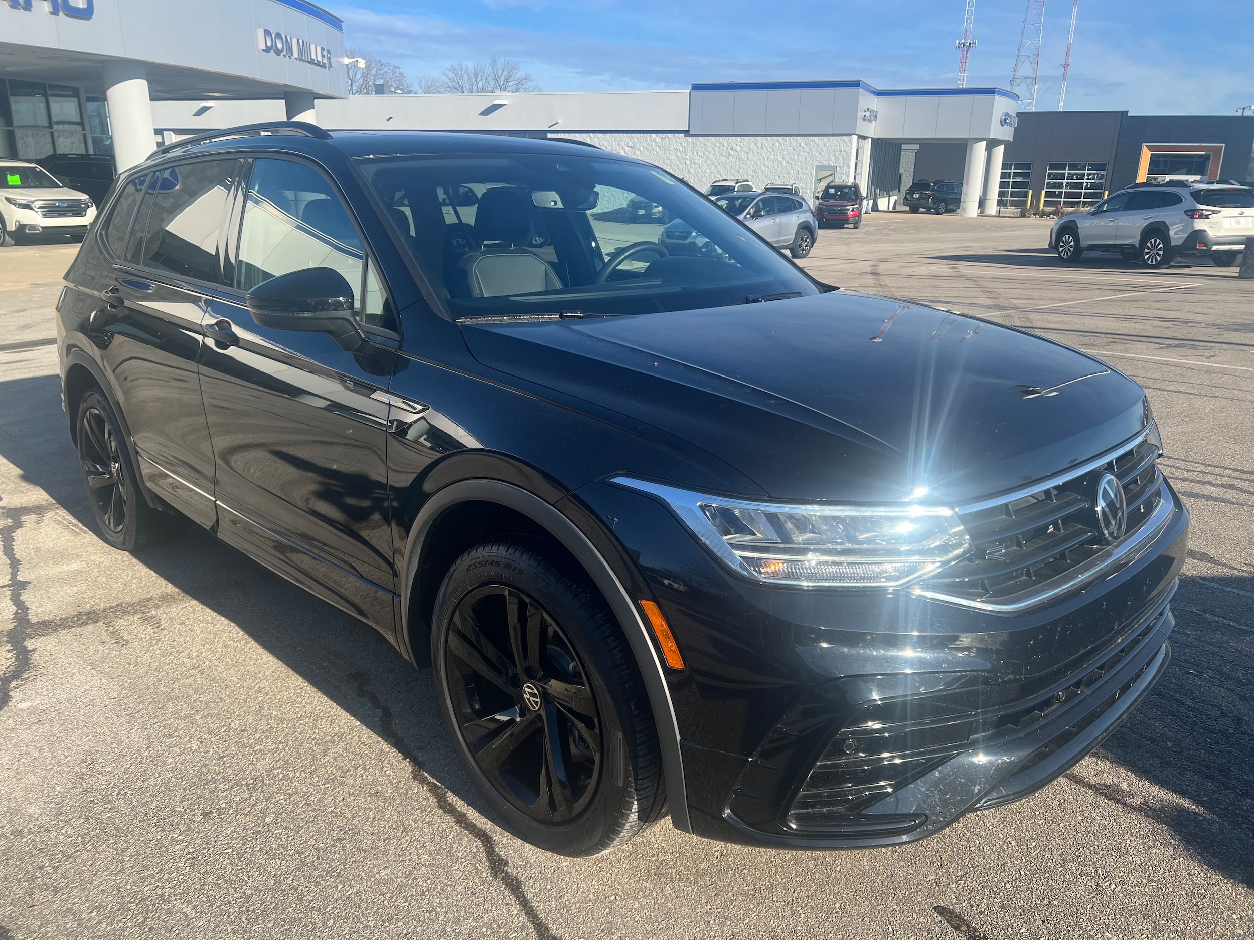 2023 Volkswagen Tiguan SE R-LINE BLACK