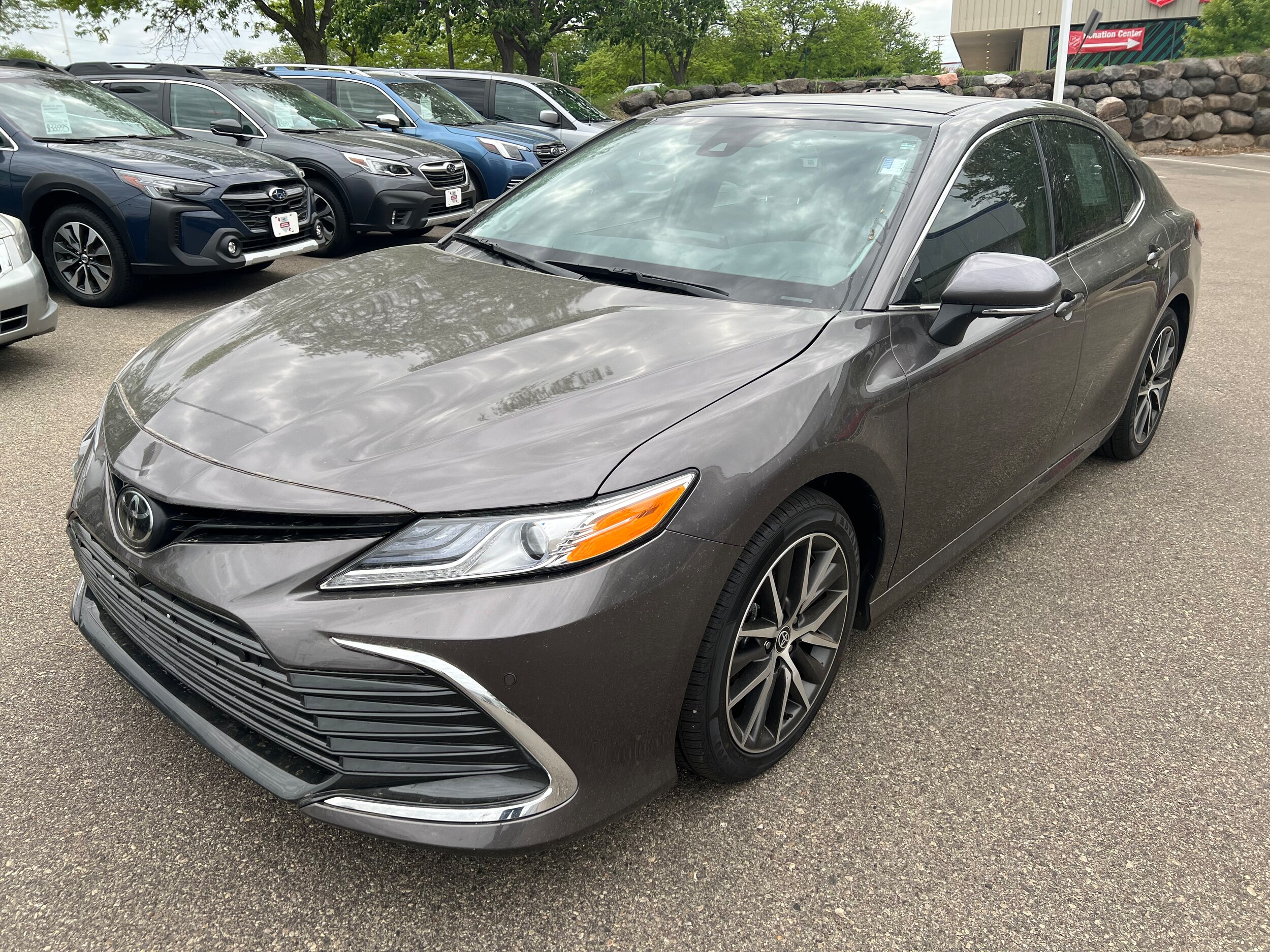 2023 Toyota Camry XLE photo 3