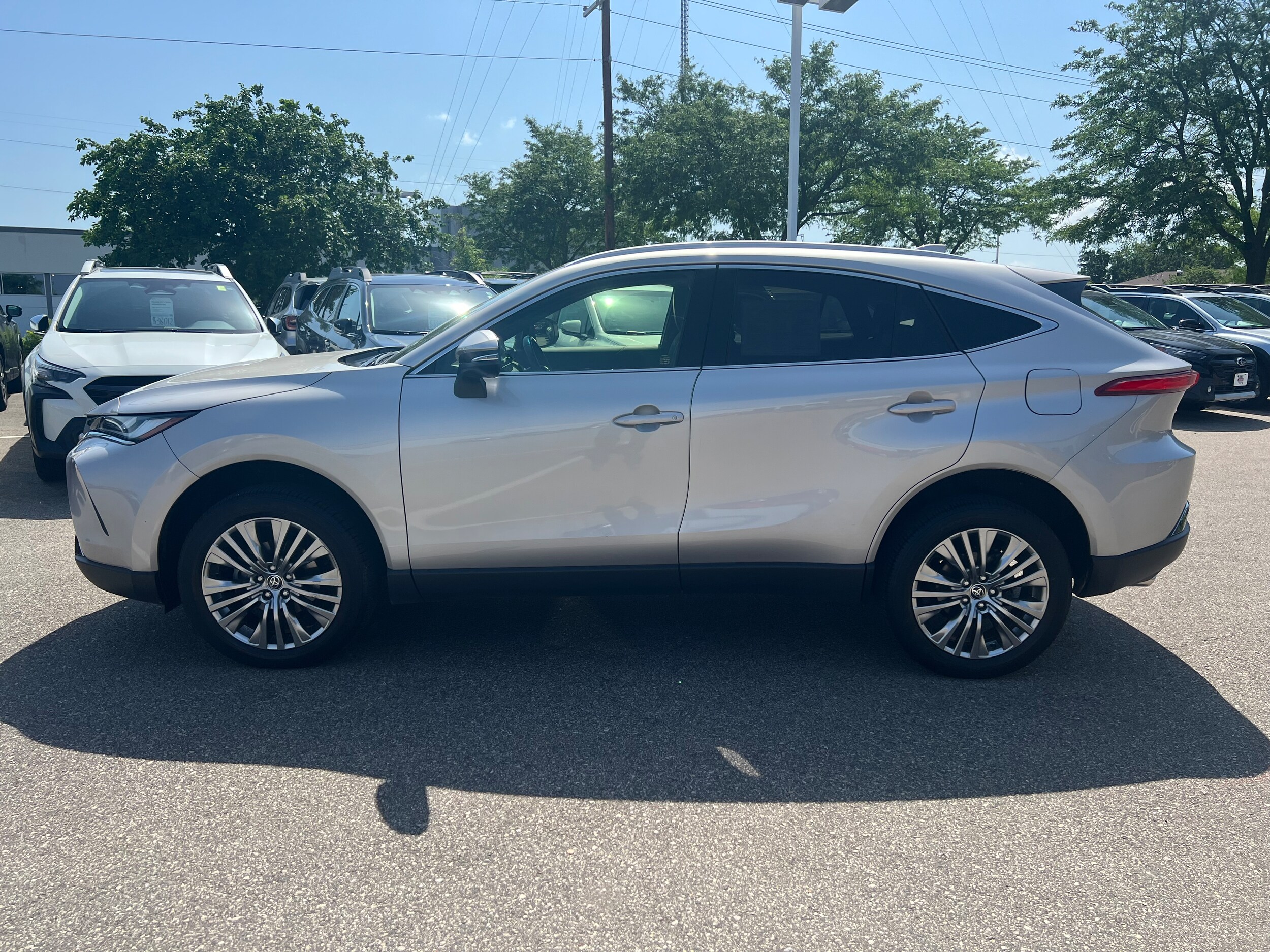 2022 Toyota Venza XLE photo 4