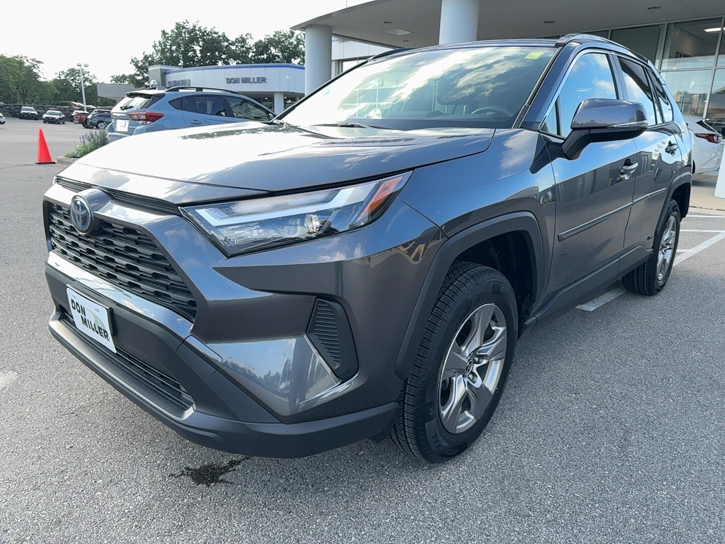 2022 Toyota RAV4 Hybrid XLE photo 3