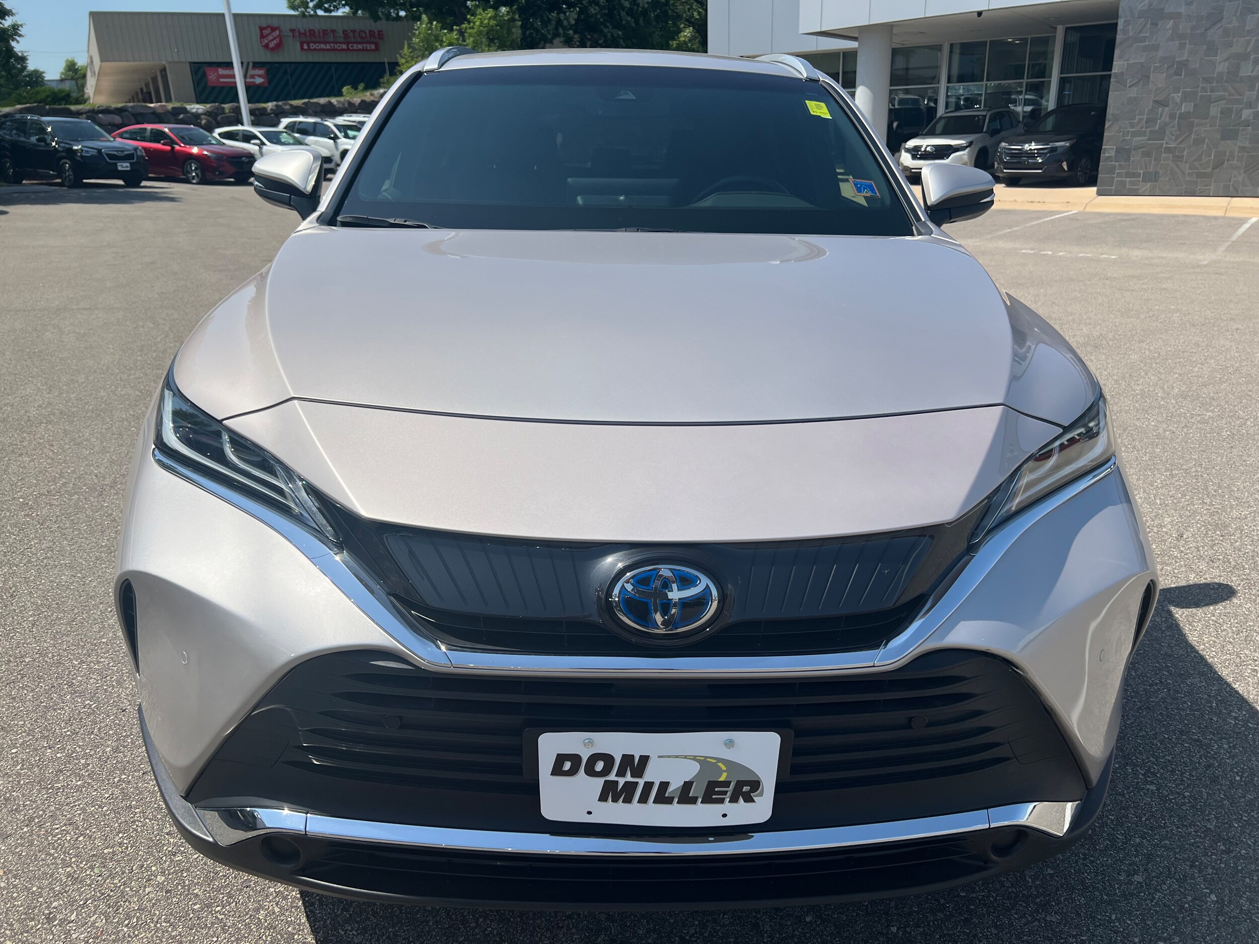 2022 Toyota Venza XLE photo 2