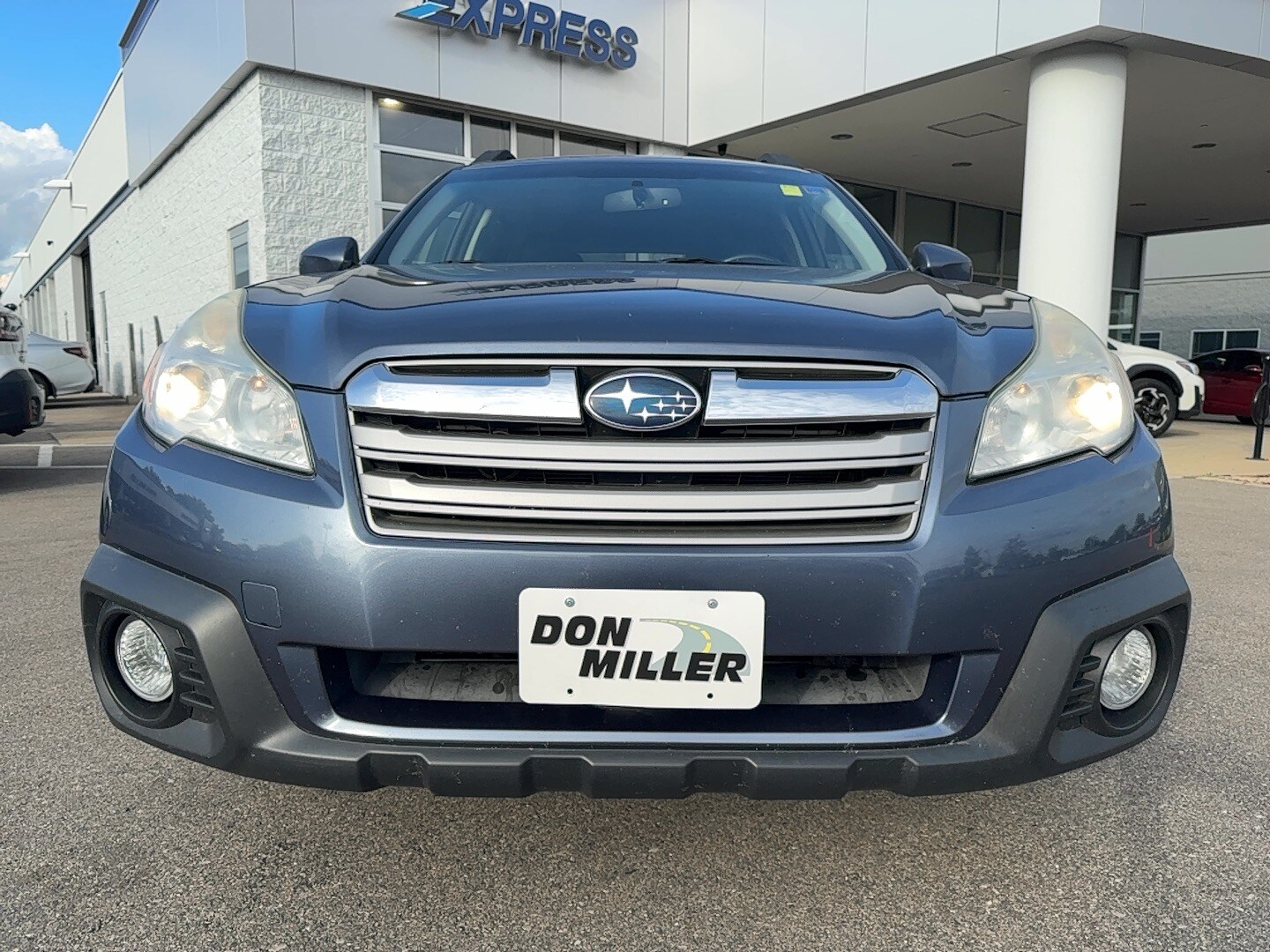 2013 Subaru Outback 2.5i Premium photo 2
