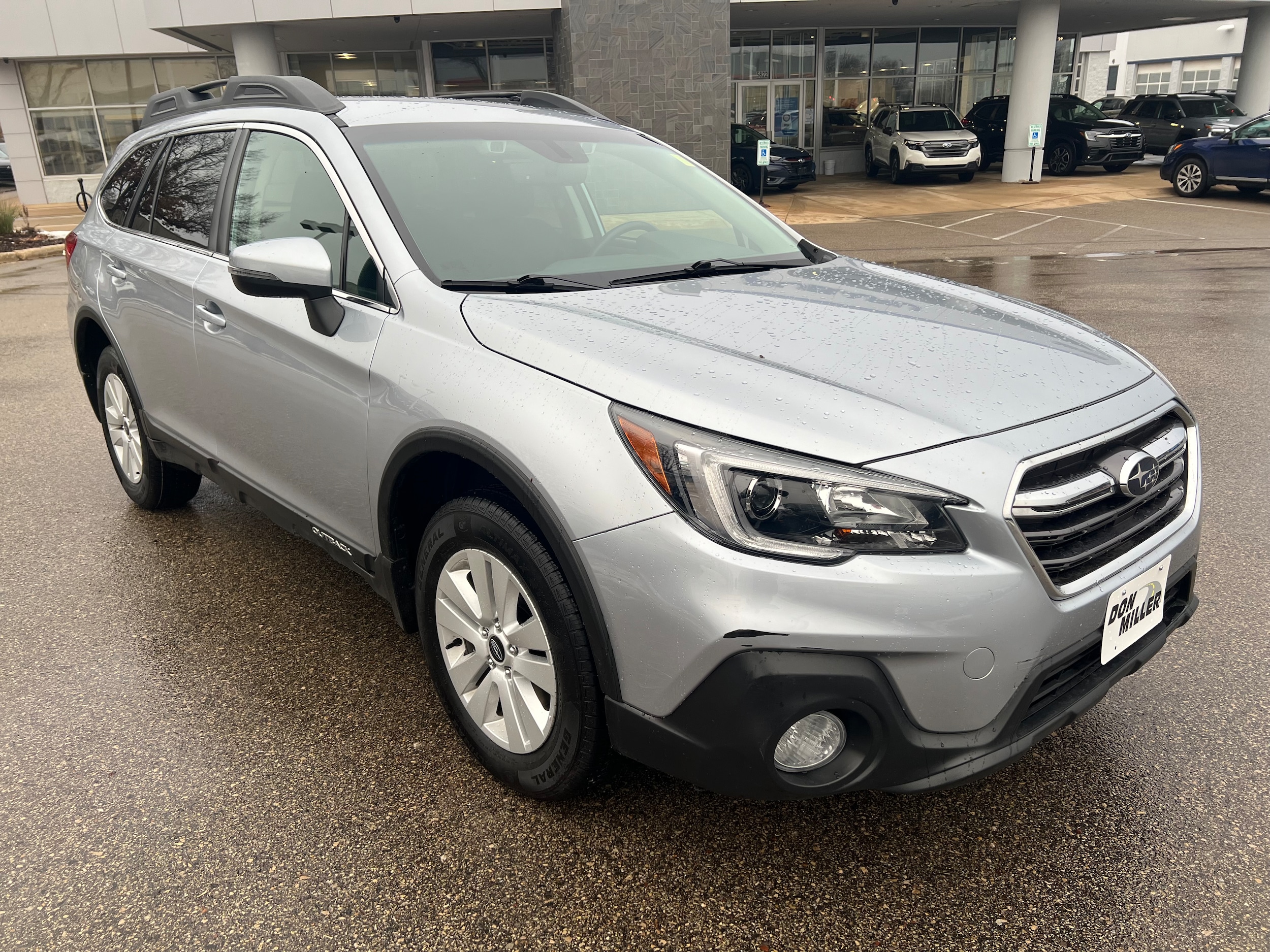 2019 Subaru Outback Premium's photo