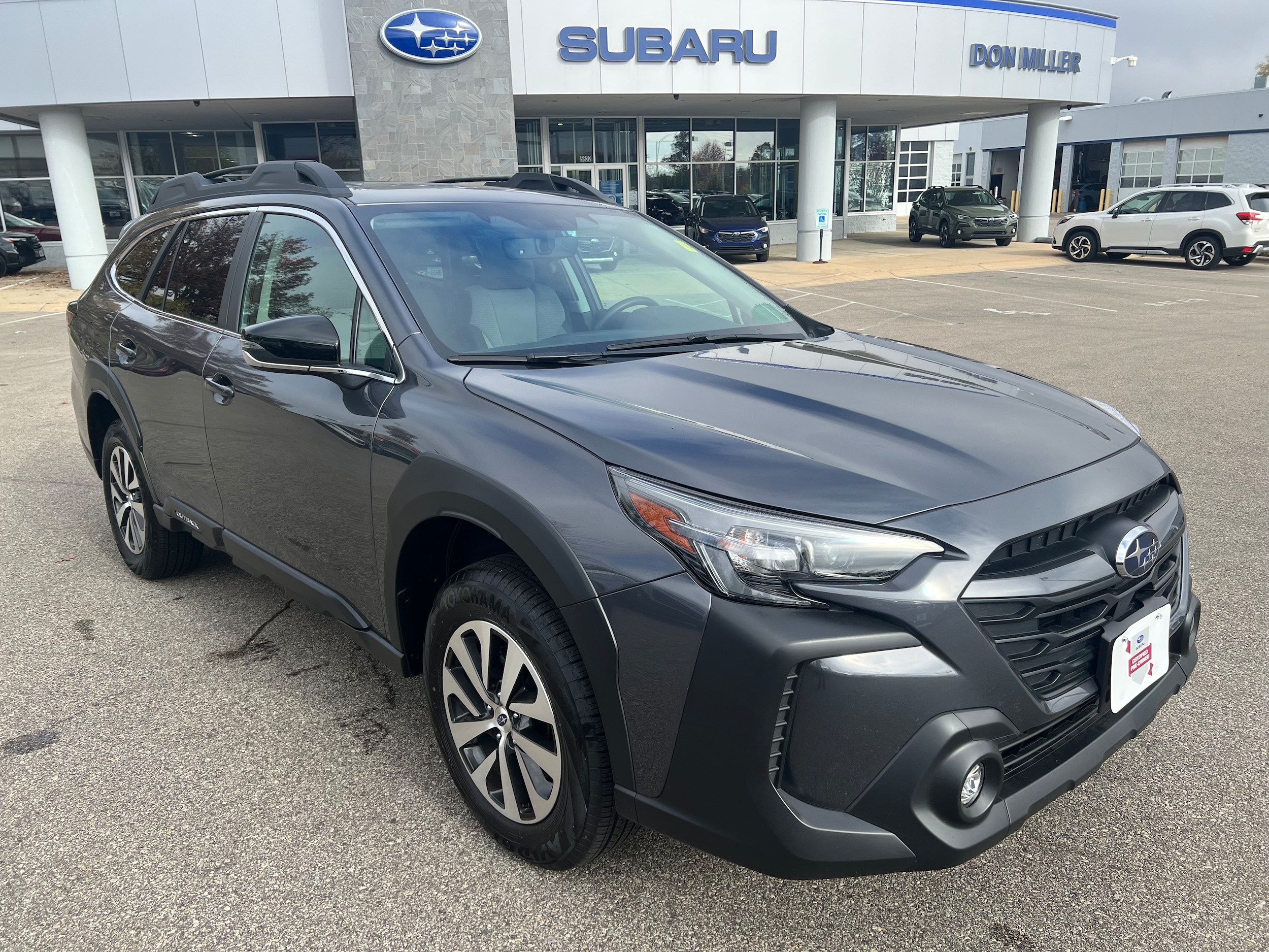 2025 Subaru Outback Premium's photo