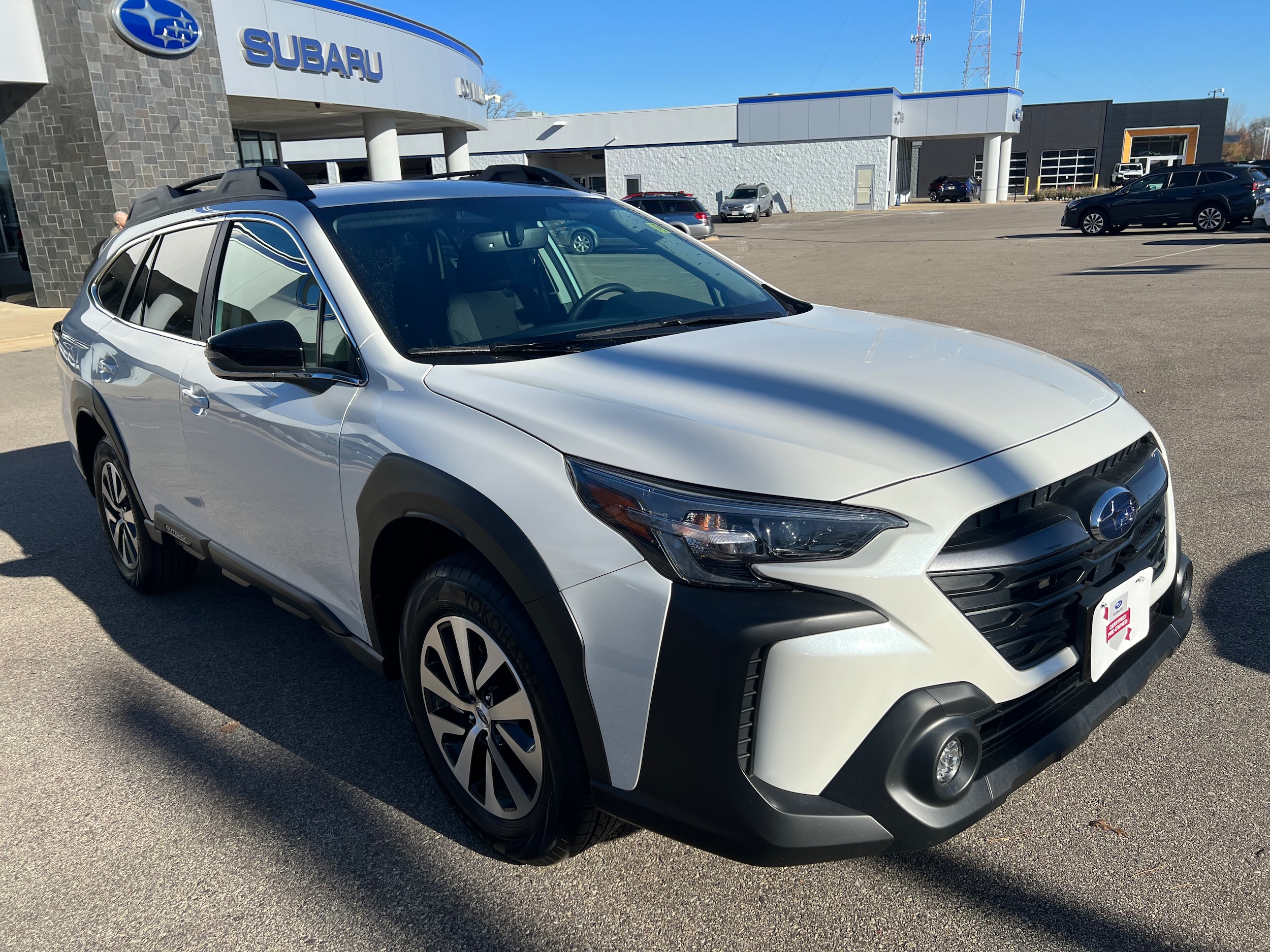 2025 Subaru Outback Premium's photo