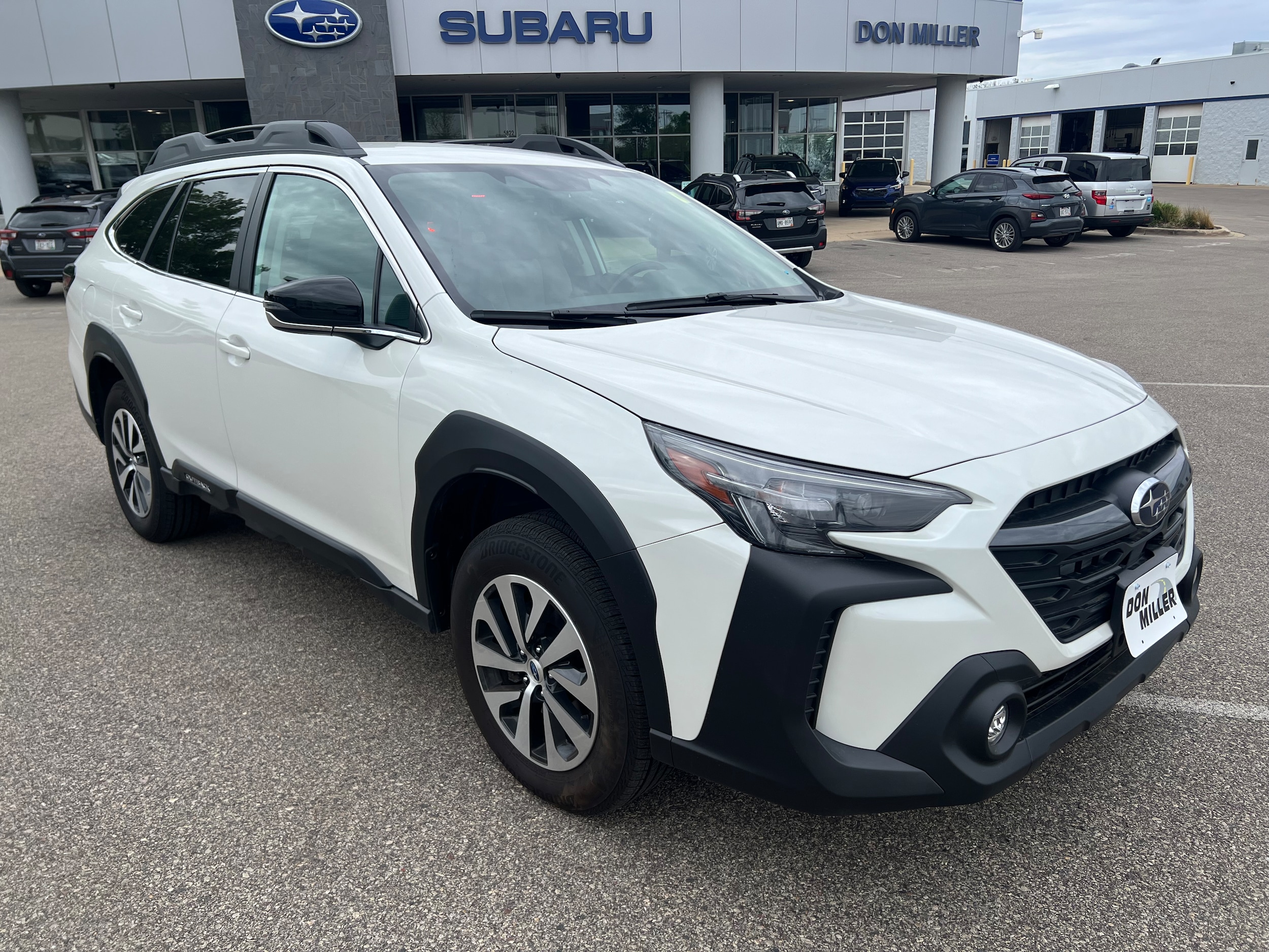 2023 Subaru Outback Premium's photo