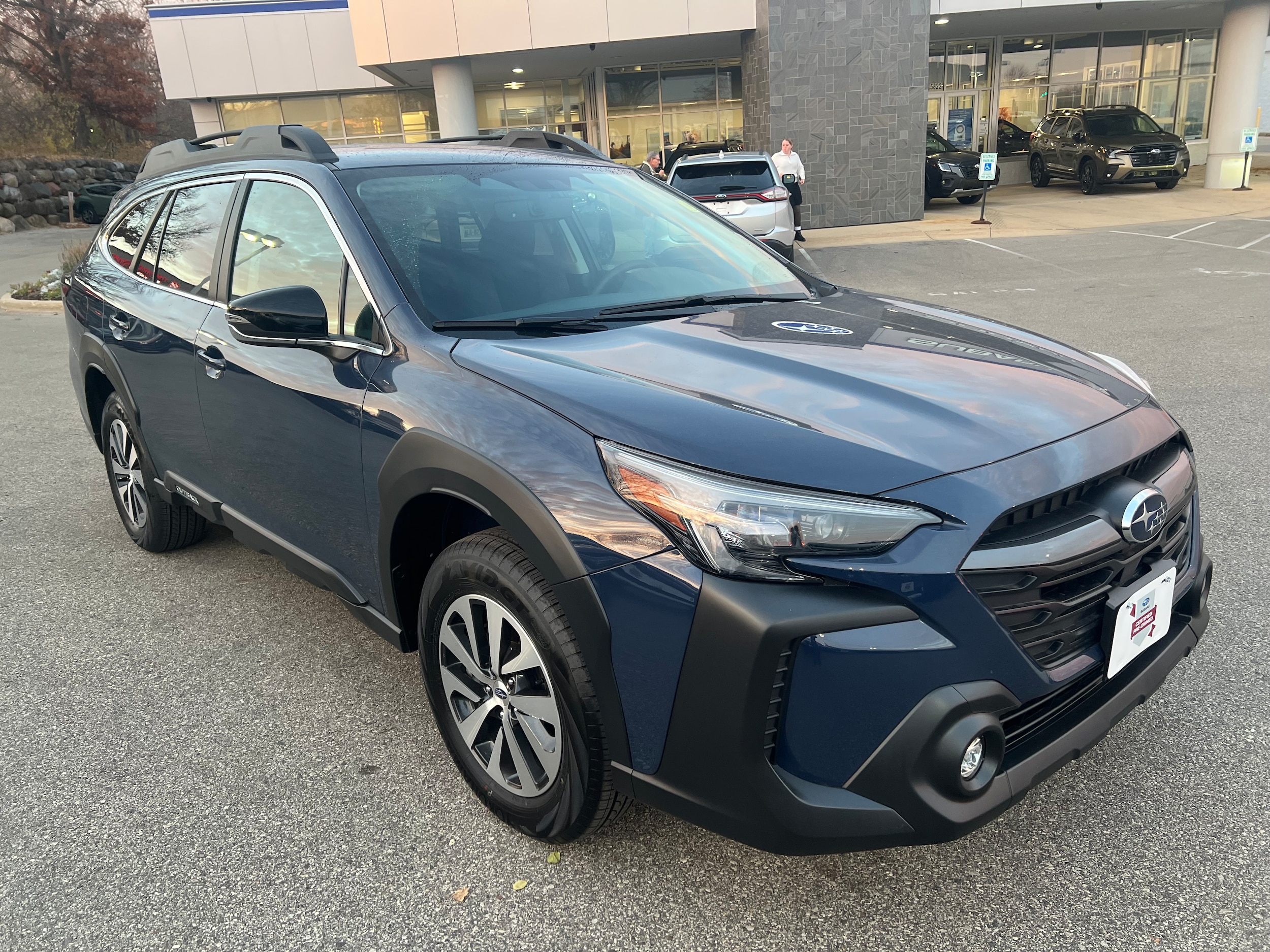 2025 Subaru Outback Premium's photo