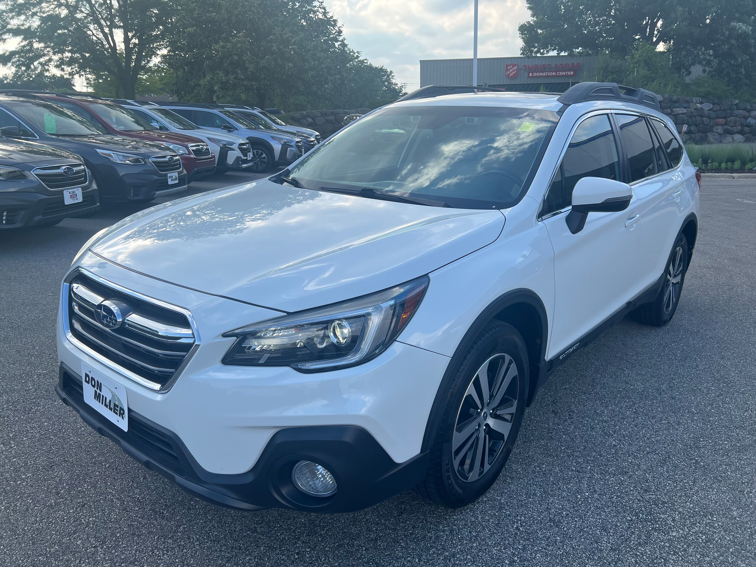 2019 Subaru Outback Limited photo 3