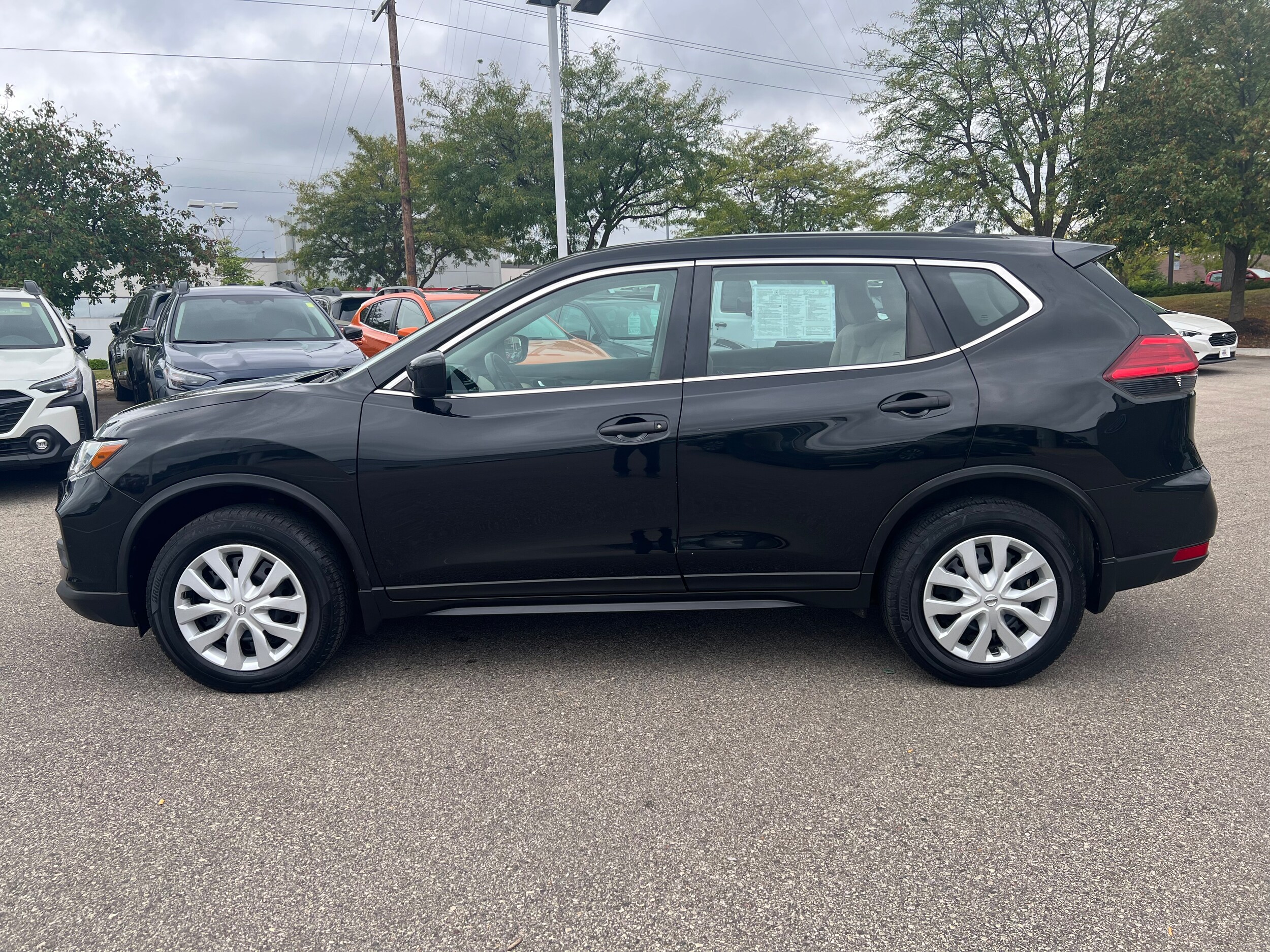 2017 Nissan Rogue S photo 2