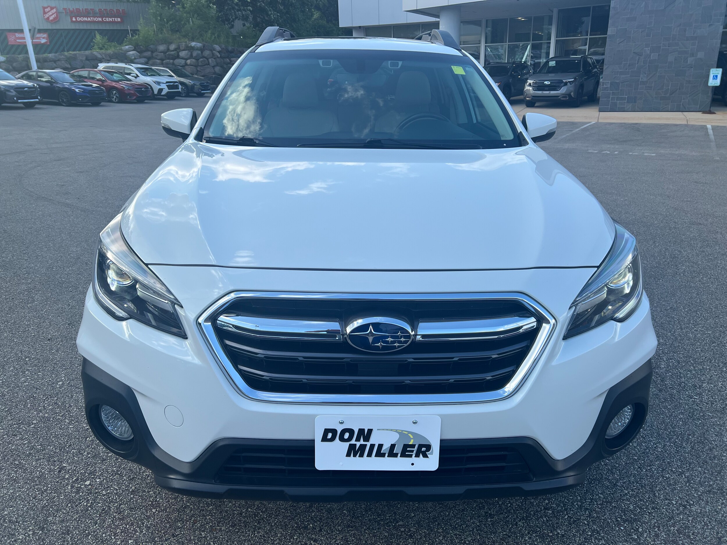2019 Subaru Outback Limited photo 2