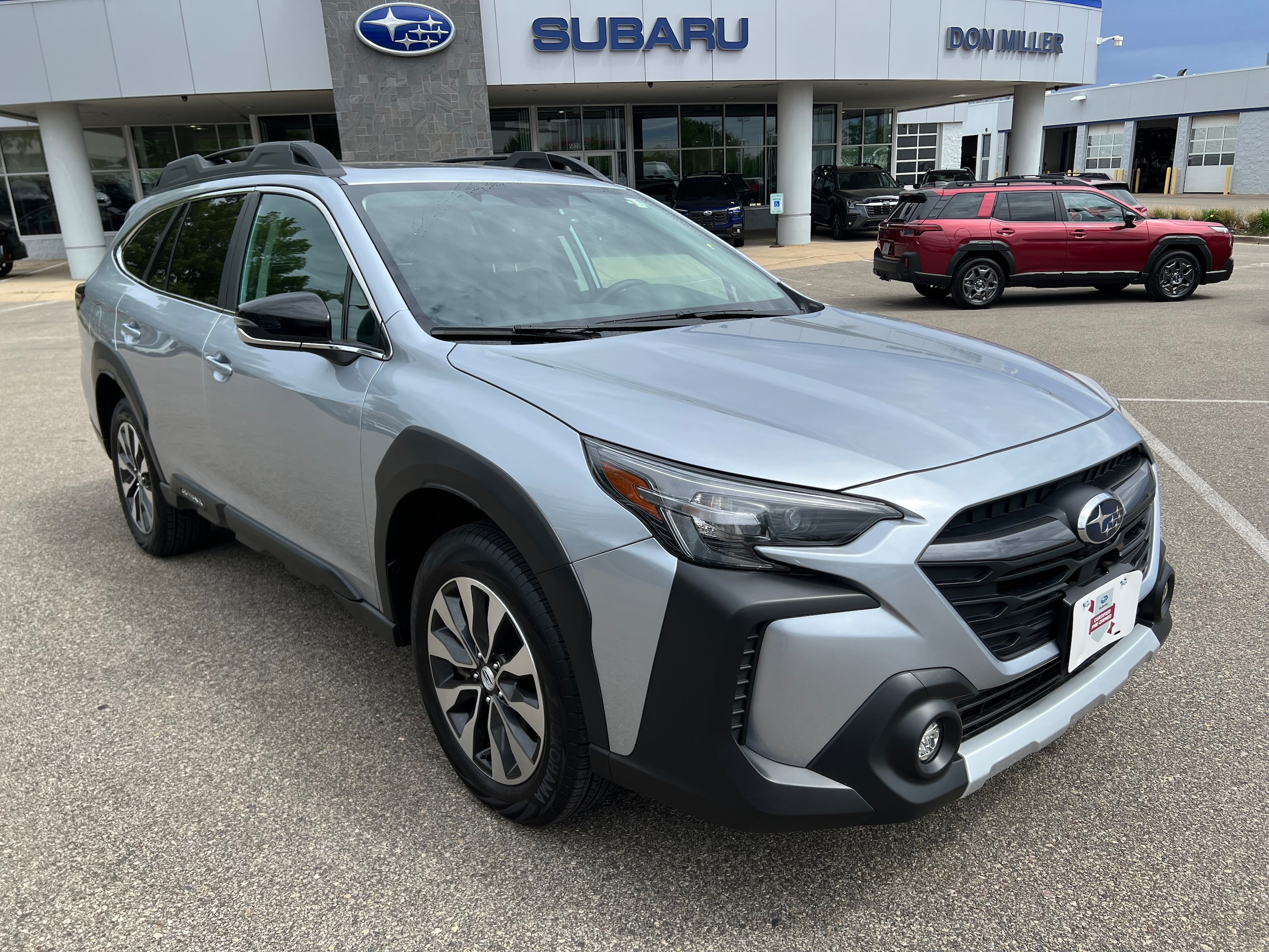 2025 Subaru Outback Limited's photo