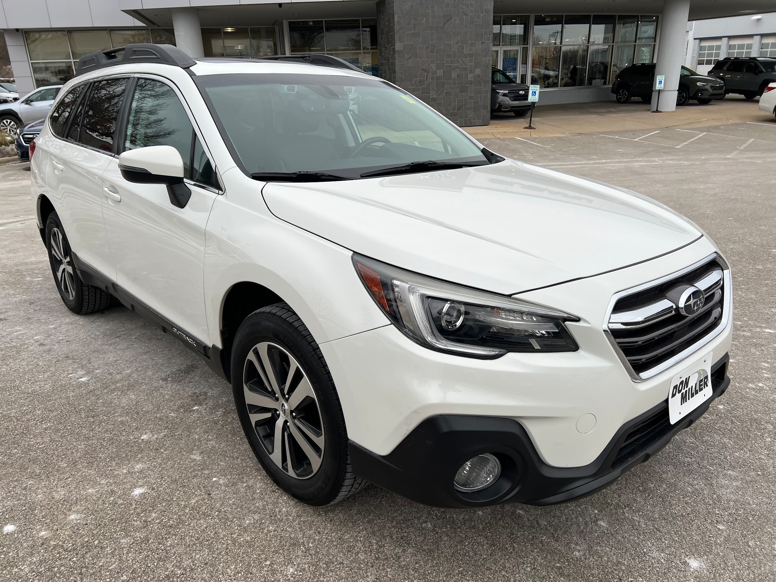 2019 Subaru Outback Limited's photo