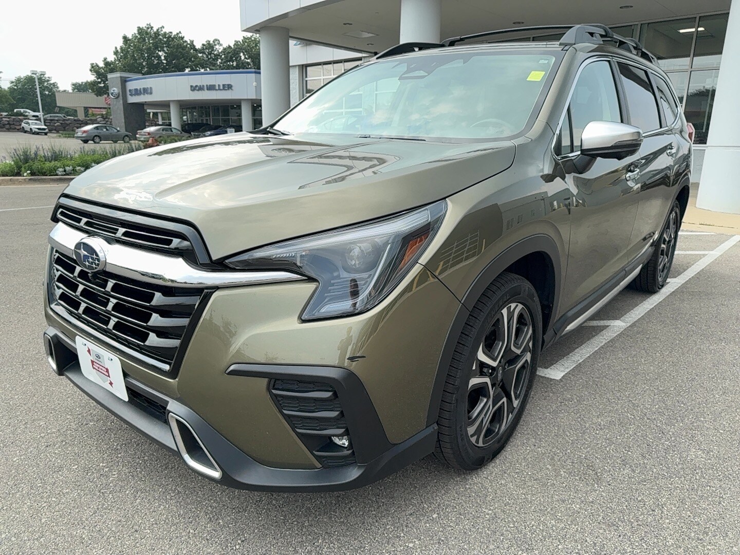 2023 Subaru Ascent Touring photo 3