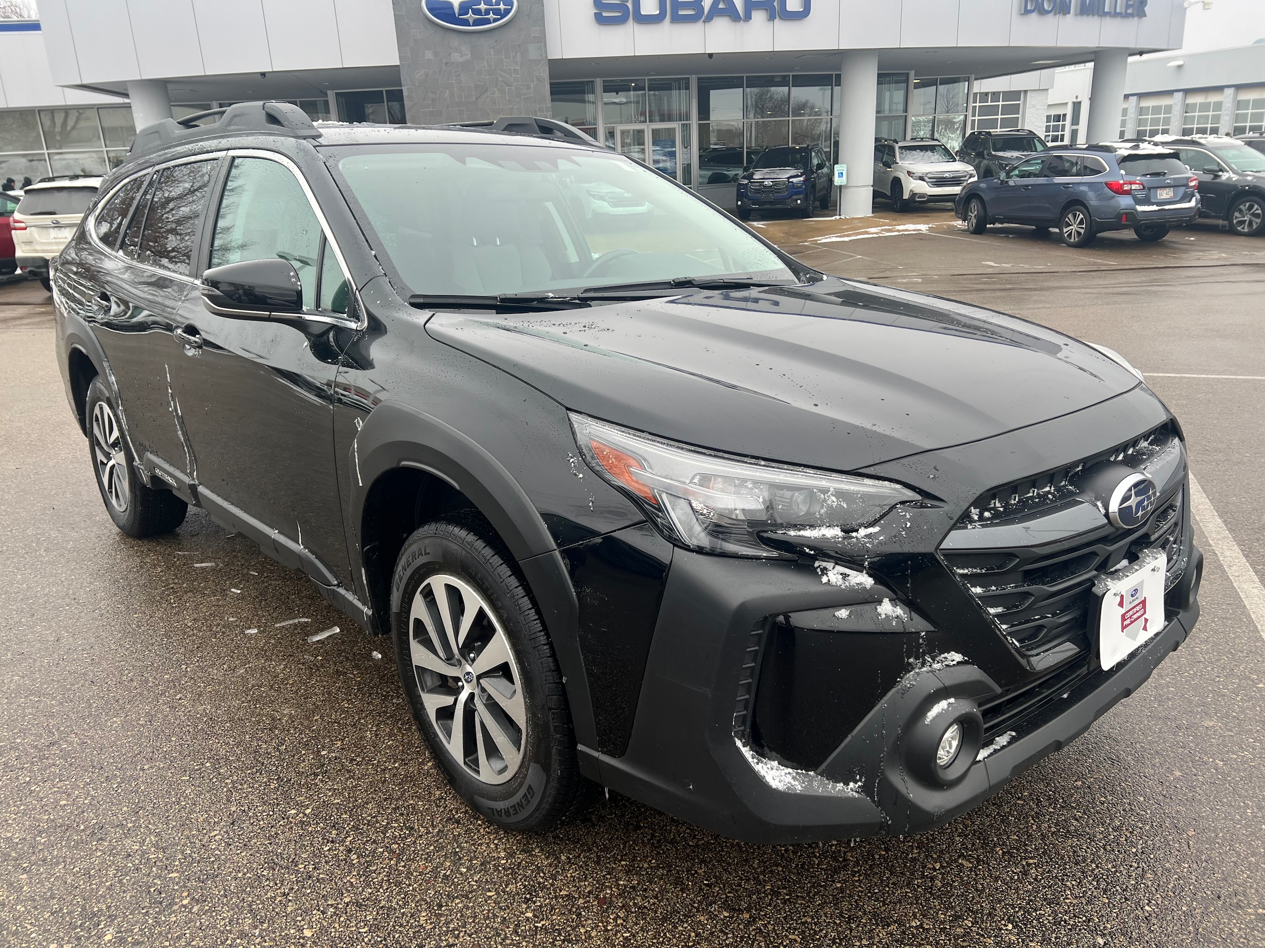 2023 Subaru Outback Premium's photo