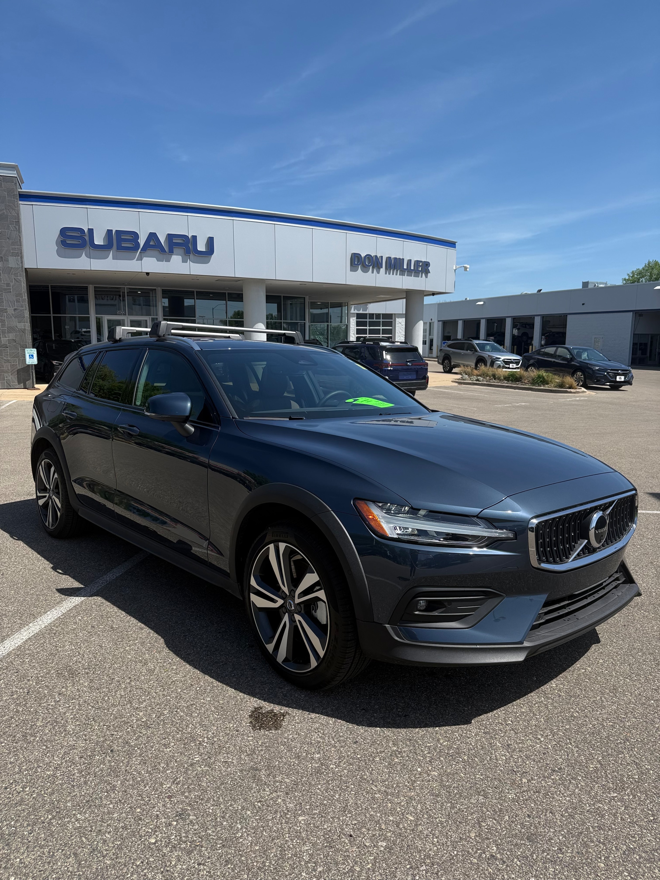 2025 Volvo V60 Cross Country B5 Plus AWD's photo