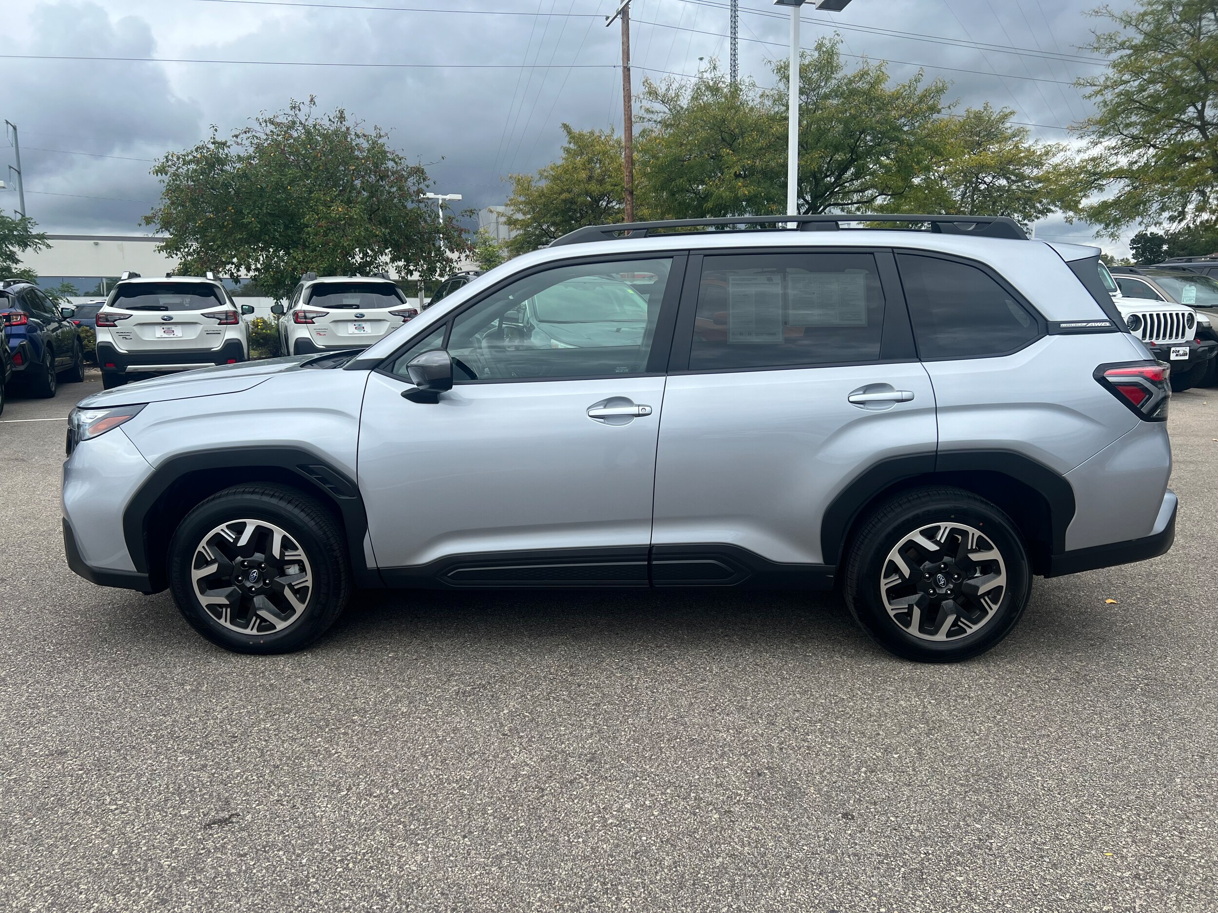 2025 Subaru Forester Premium photo 3