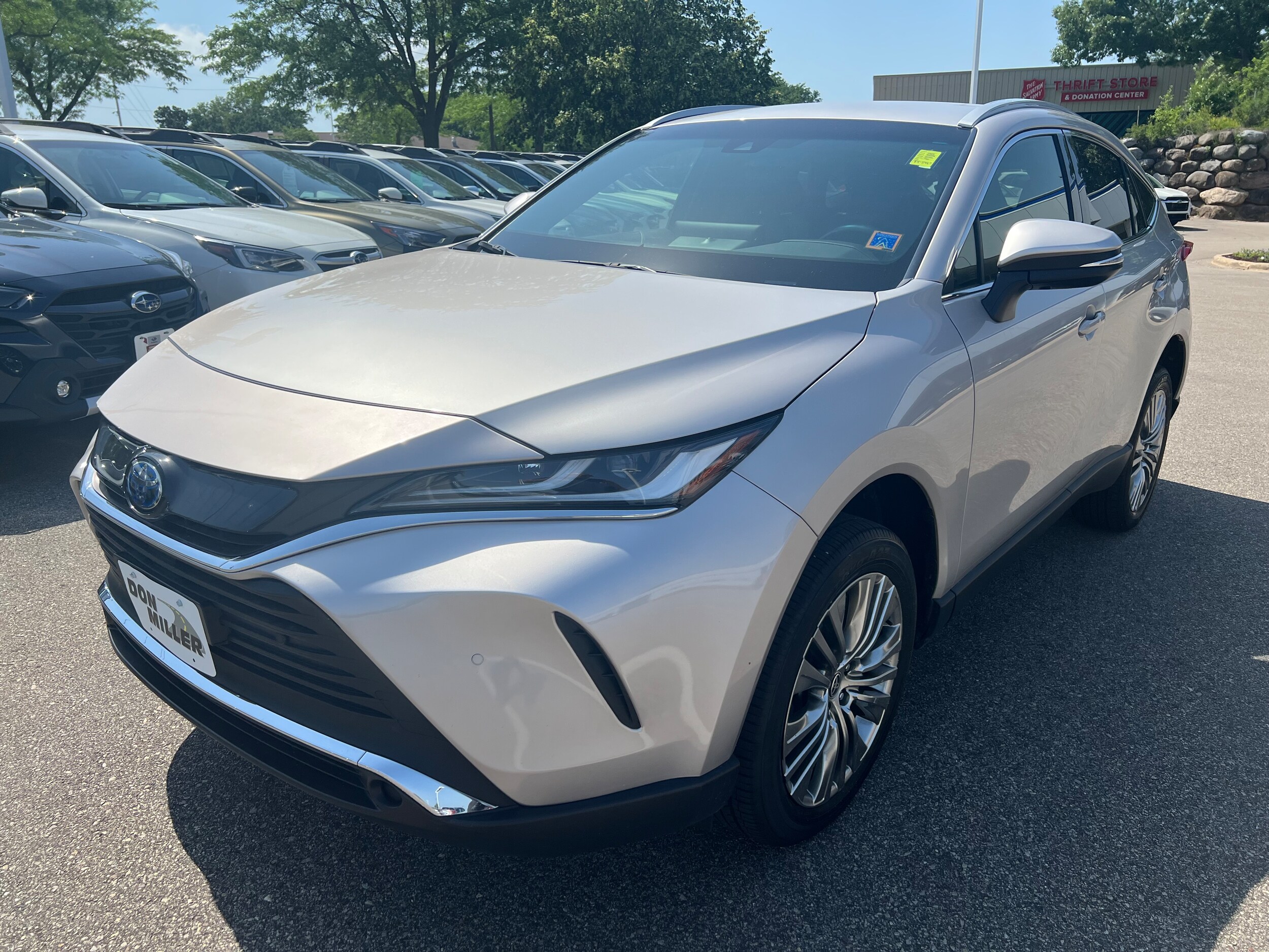 2022 Toyota Venza XLE photo 3
