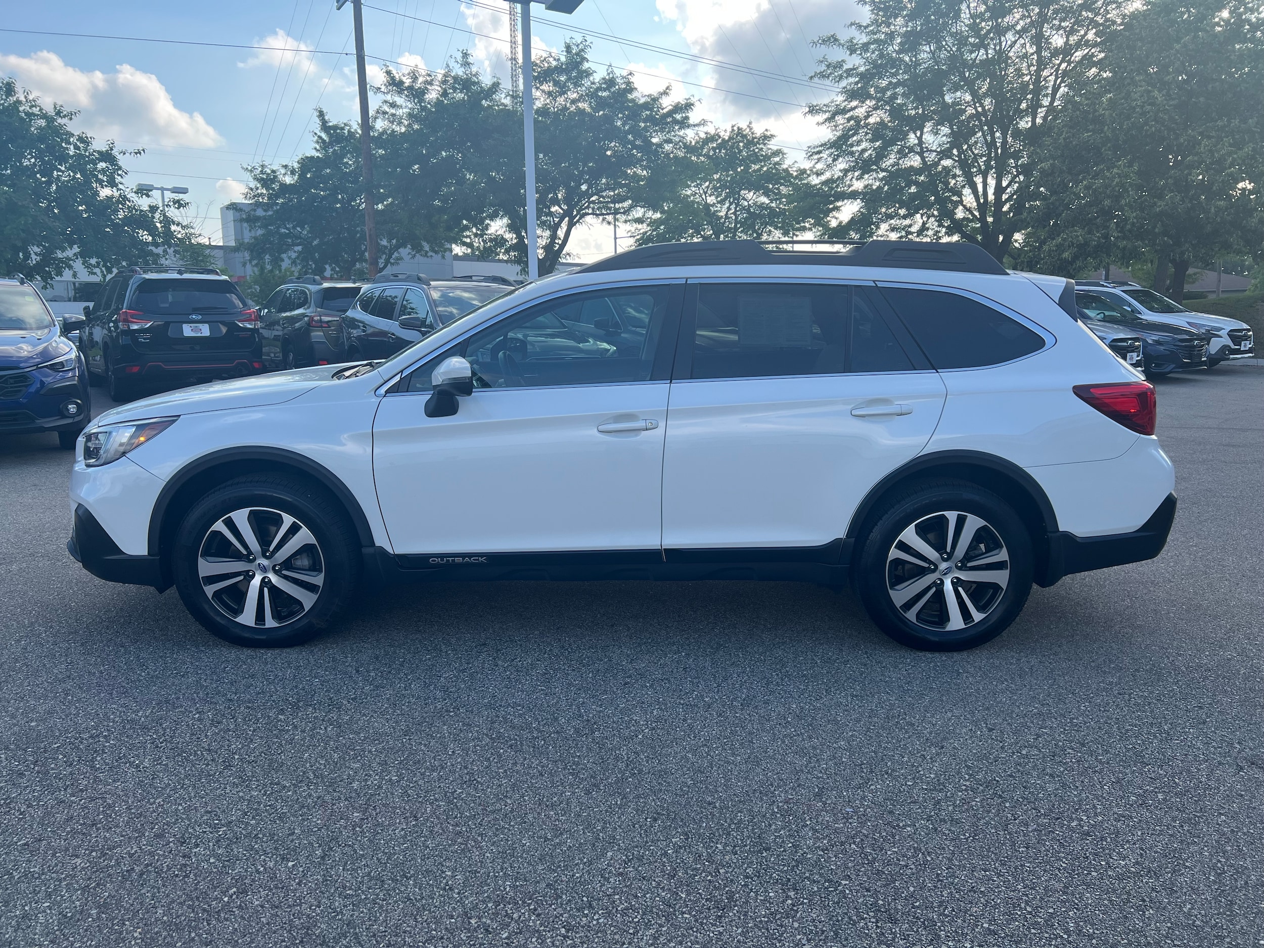 2019 Subaru Outback Limited photo 4