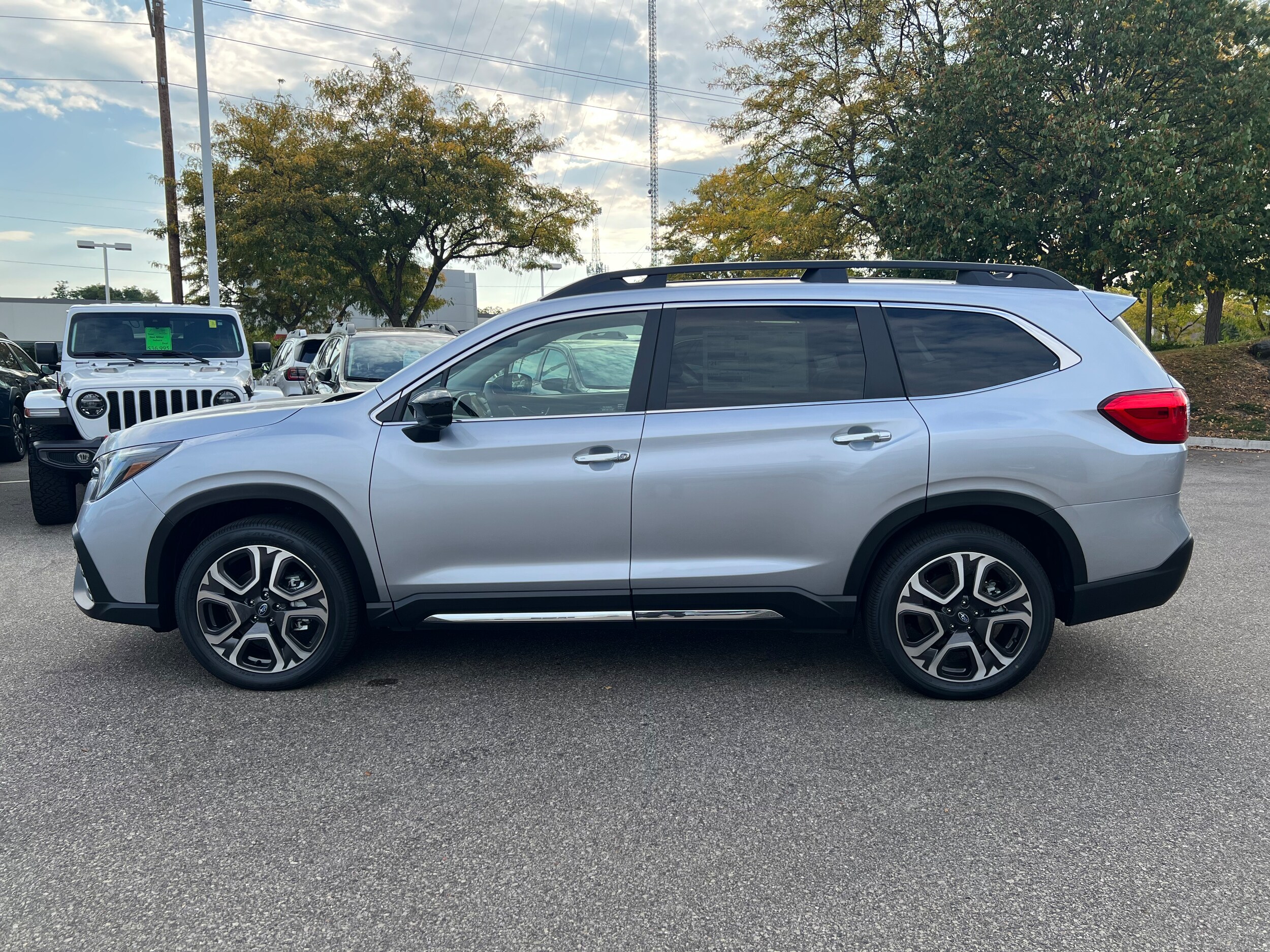 2025 Subaru Ascent Touring photo 3
