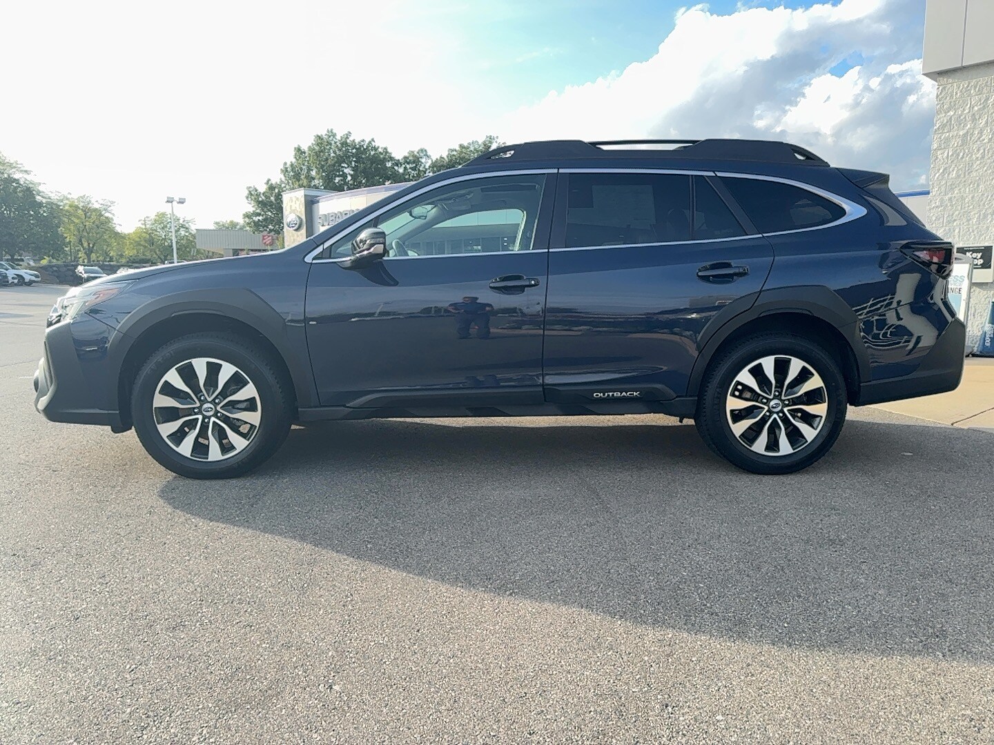 2023 Subaru Outback Limited photo 3