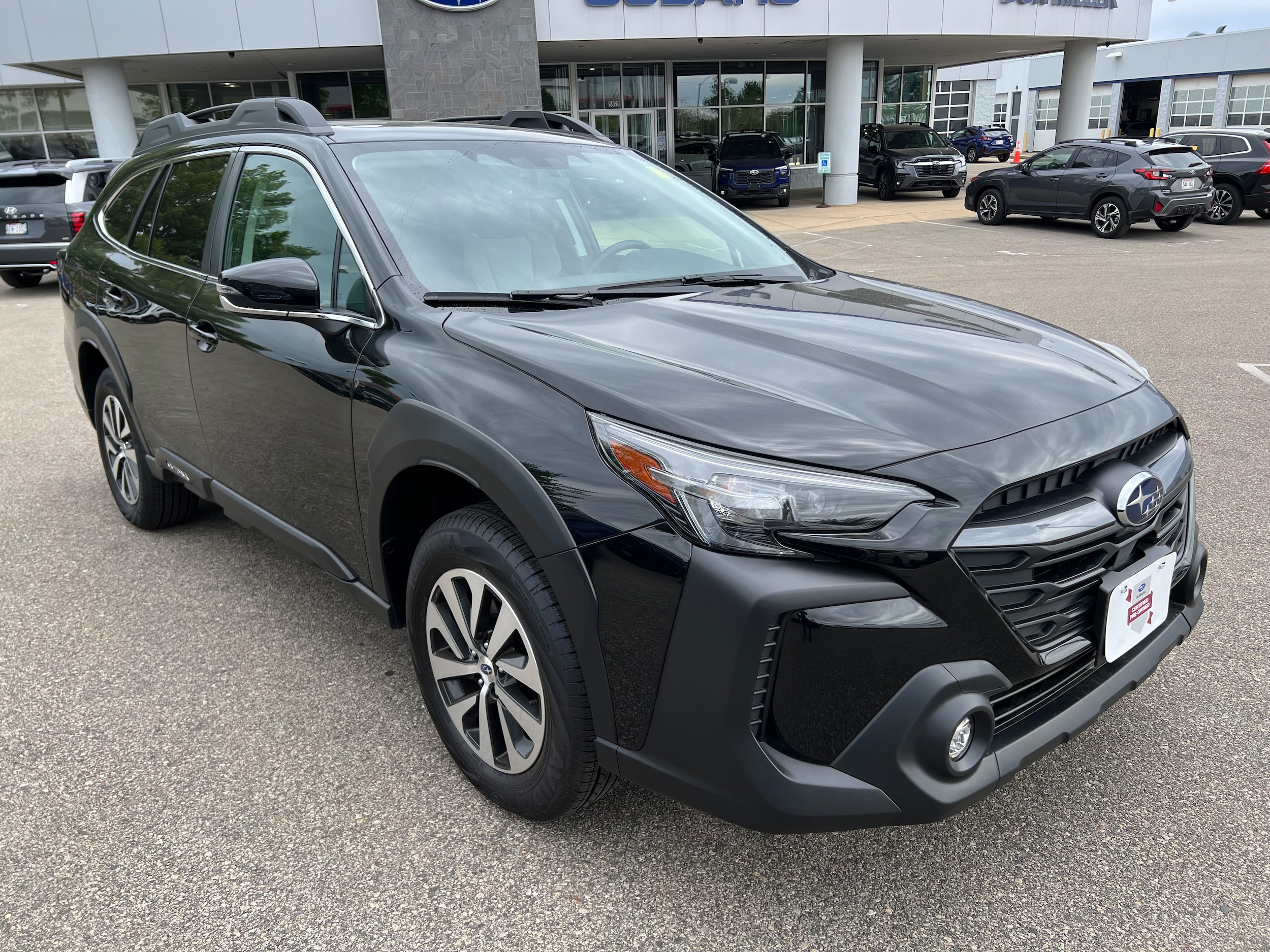 2024 Subaru Outback Premium's photo