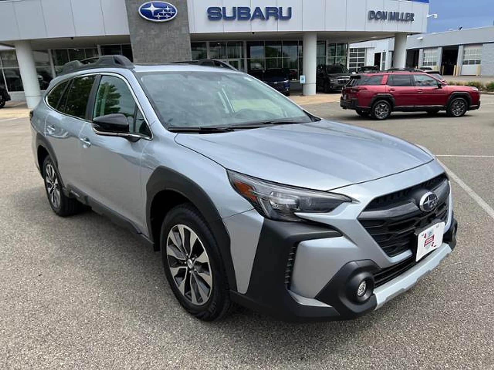2025 Subaru Outback Limited's photo