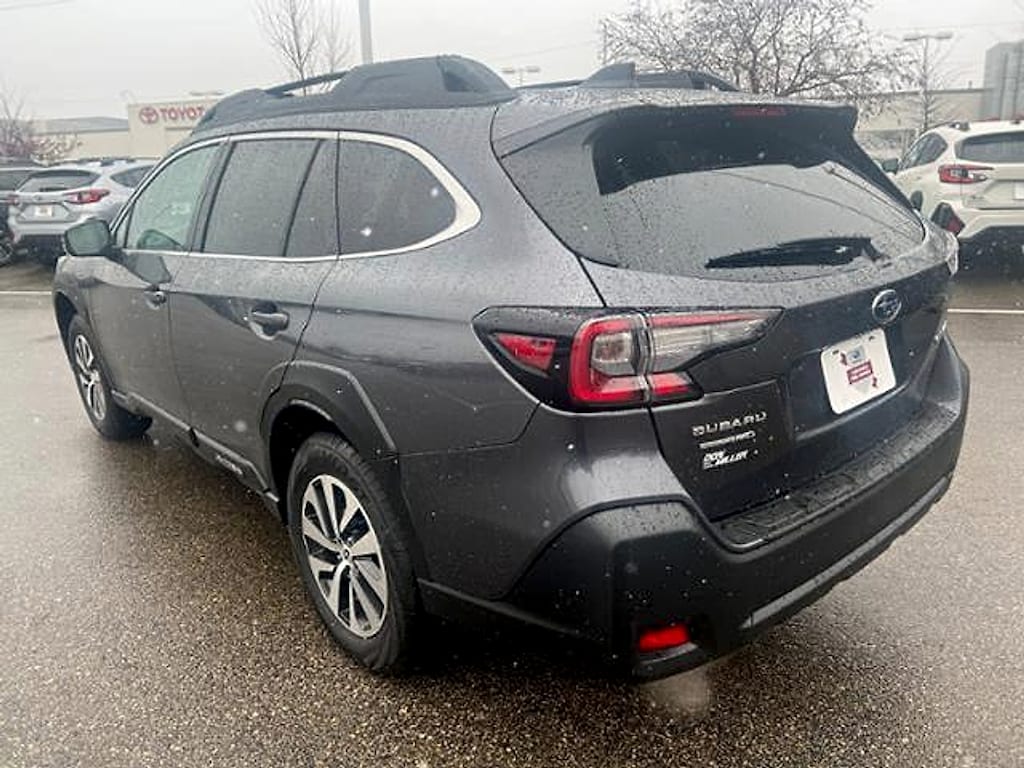 Used 2025 Subaru Outback Premium SUV