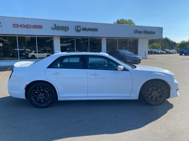 Used 2022 Chrysler 300 S with VIN 2C3CCAGG3NH123280 for sale in Houghton Lake, MI