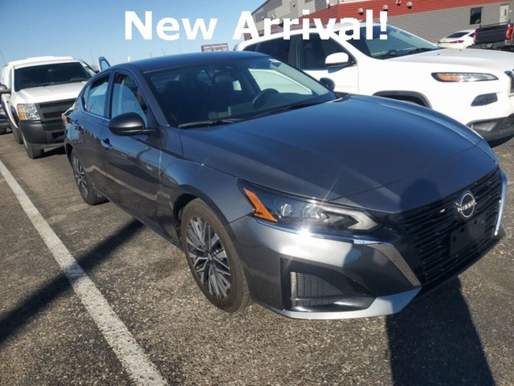 Used 2024 Nissan Altima 2.5 SV Sedan