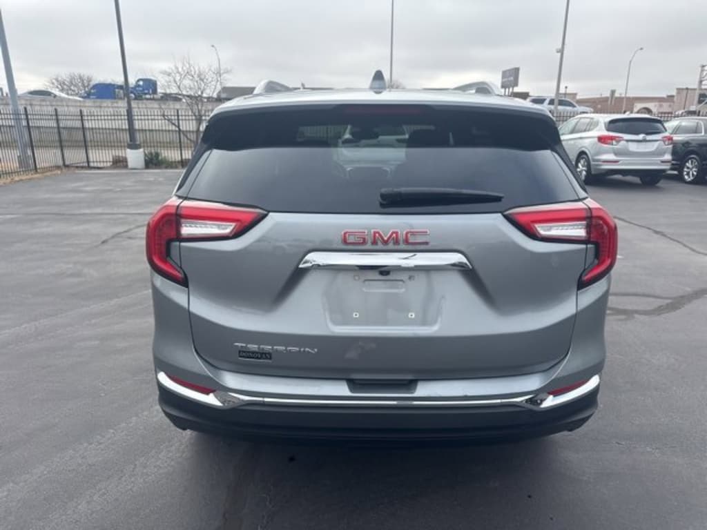 Used 2024 GMC Terrain SLT SUV