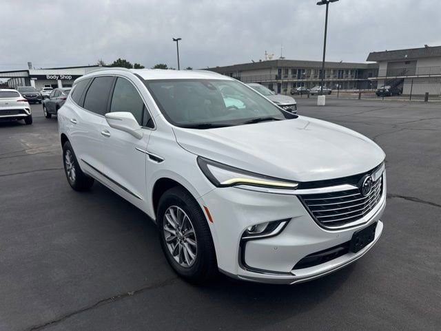 2023 Buick Enclave Essence's photo