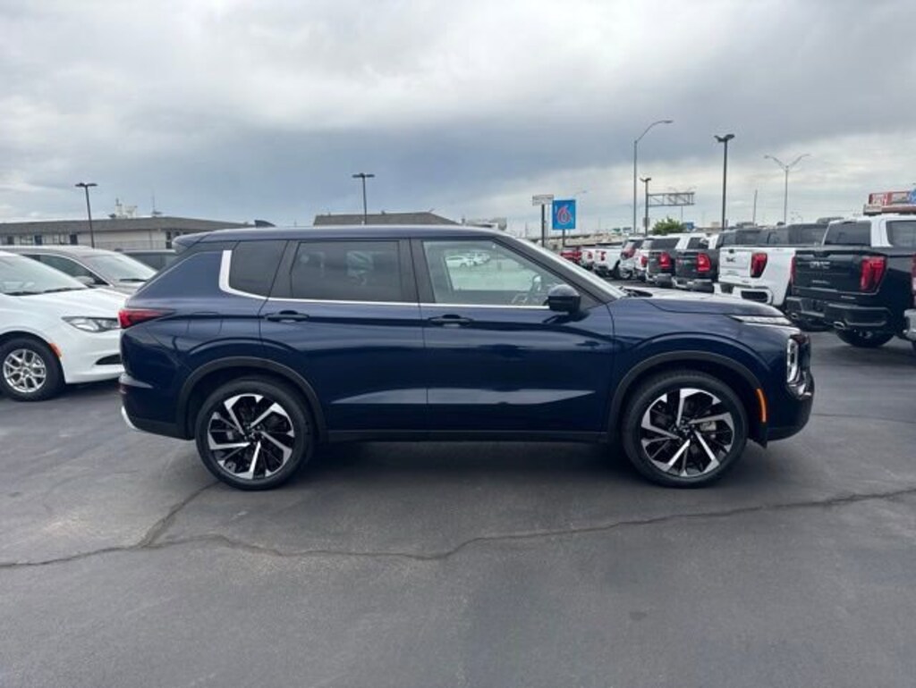 Used 2023 Mitsubishi Outlander SE SUV
