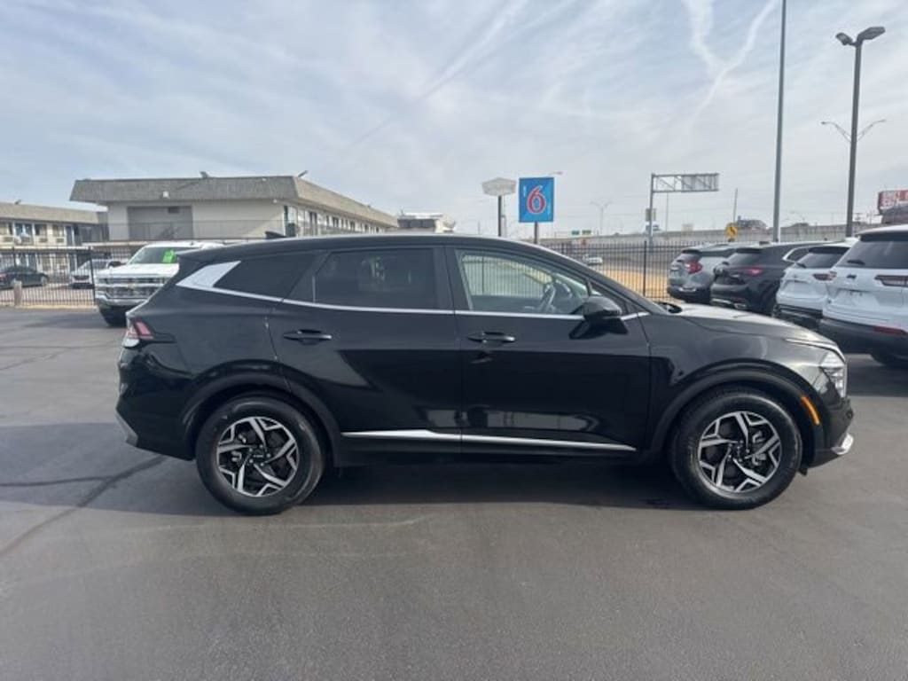 Used 2024 Kia Sportage LX SUV