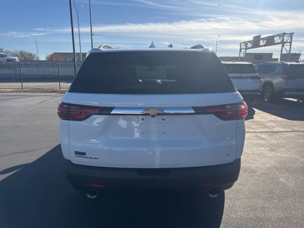 Used 2022 Chevrolet Traverse LT Cloth SUV