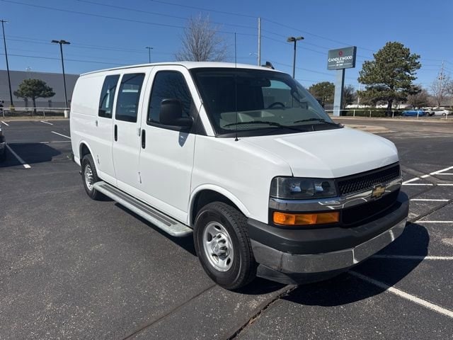 2024 Chevrolet Express 2500 Work Van HD's photo