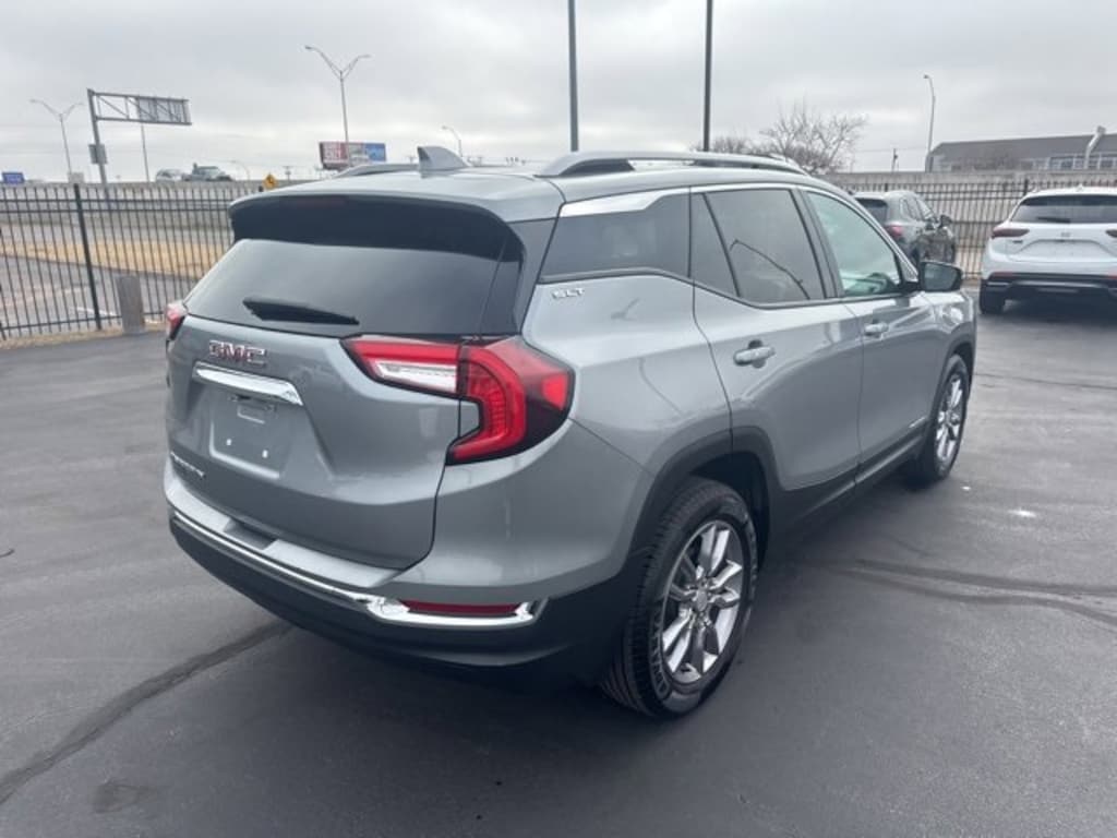 Used 2024 GMC Terrain SLT SUV