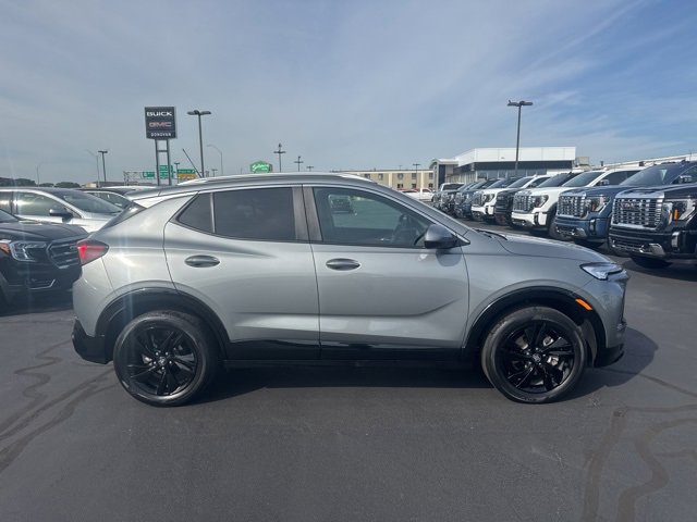2024 Buick Encore GX Sport Touring photo 2