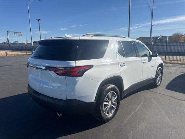2022 Chevrolet Traverse Cloth photo 2