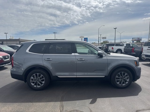 2024 Kia Telluride LX photo 2