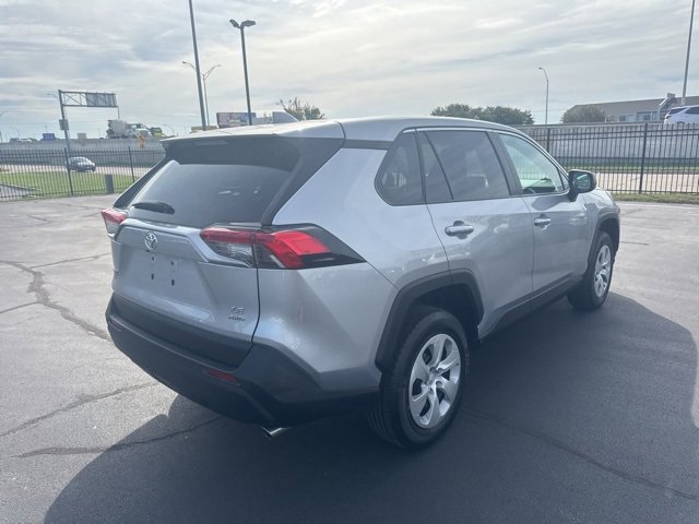 2024 Toyota RAV4 LE photo 3