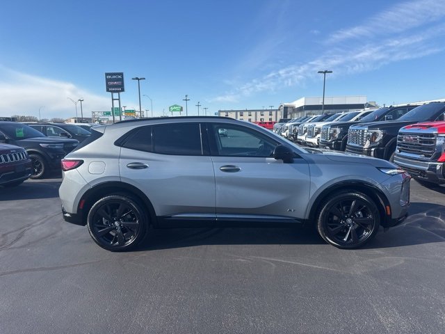 2025 Buick Envision Sport Touring photo 2