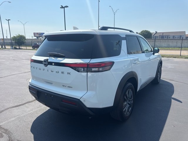 2022 Nissan Pathfinder SV photo 3