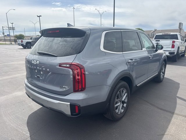 2024 Kia Telluride LX photo 3