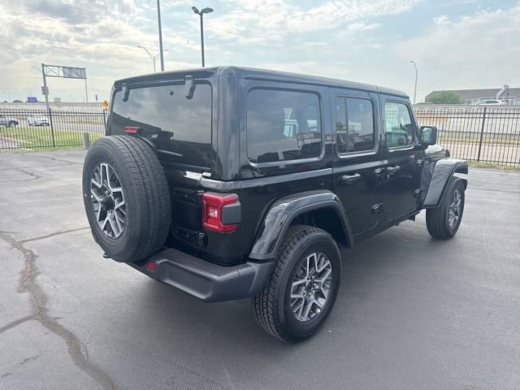 Used 2025 Jeep Wrangler Sahara SUV