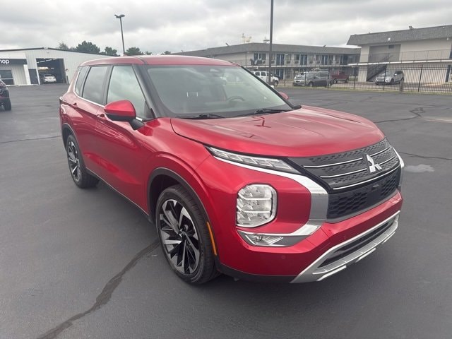 2024 Mitsubishi Outlander SE's photo