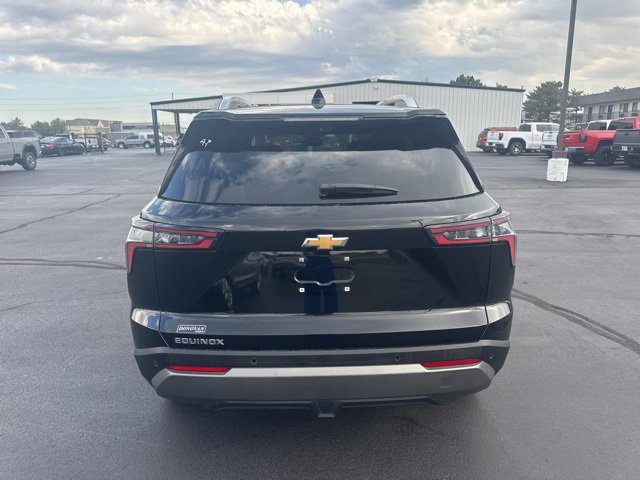 2025 Chevrolet Equinox LT photo 2